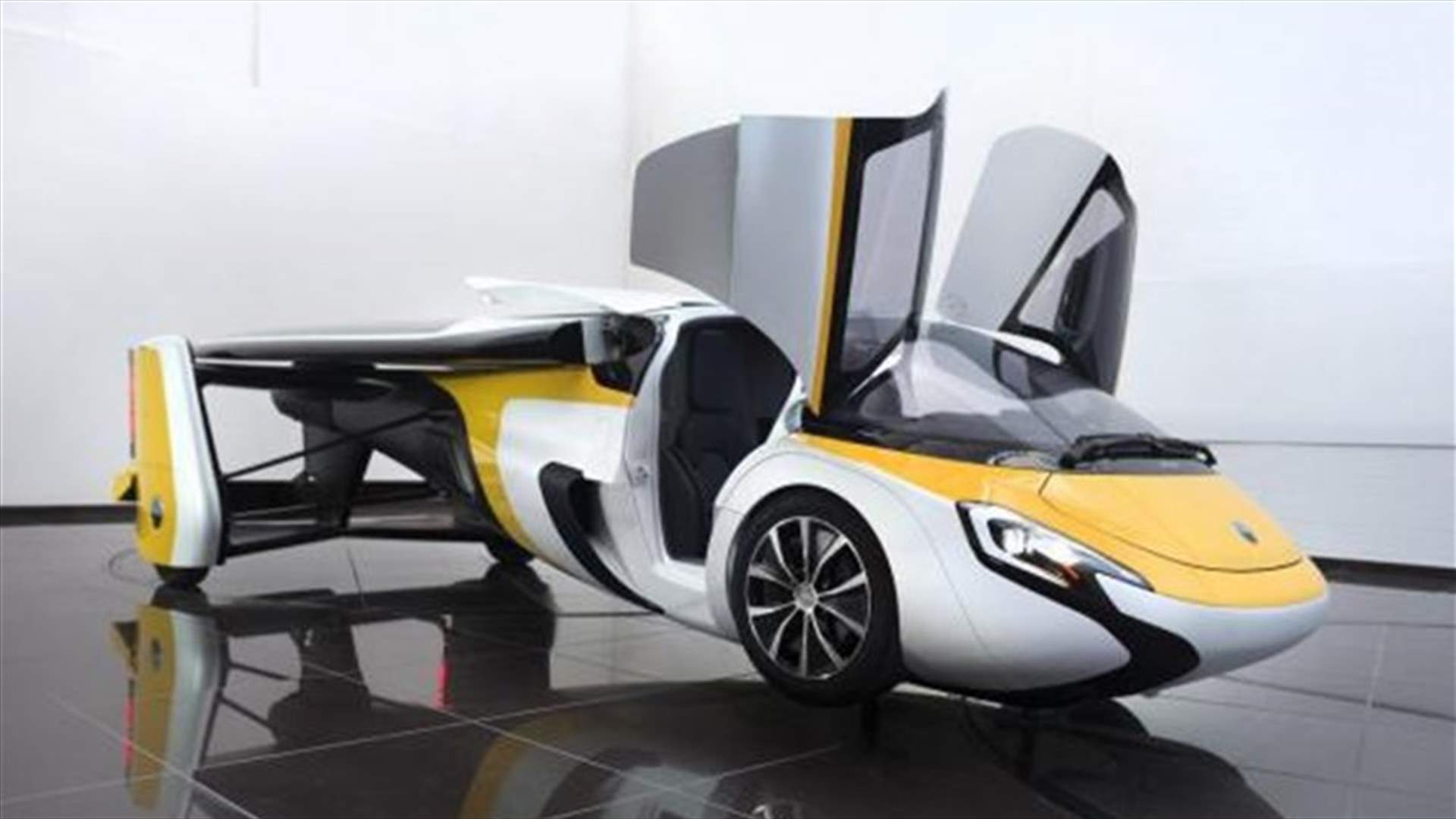 [PHOTOS] AeroMobil Unveils Its $1 Million Flying Car Now Available For Pre-Order