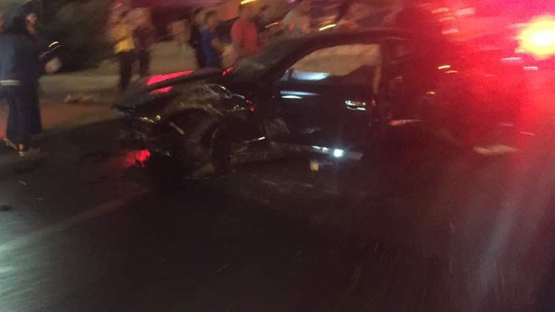 بالصور - حادث سير على اوتوستراد جونية باتجاه بيروت وزحمة سير خانقة في المحلة