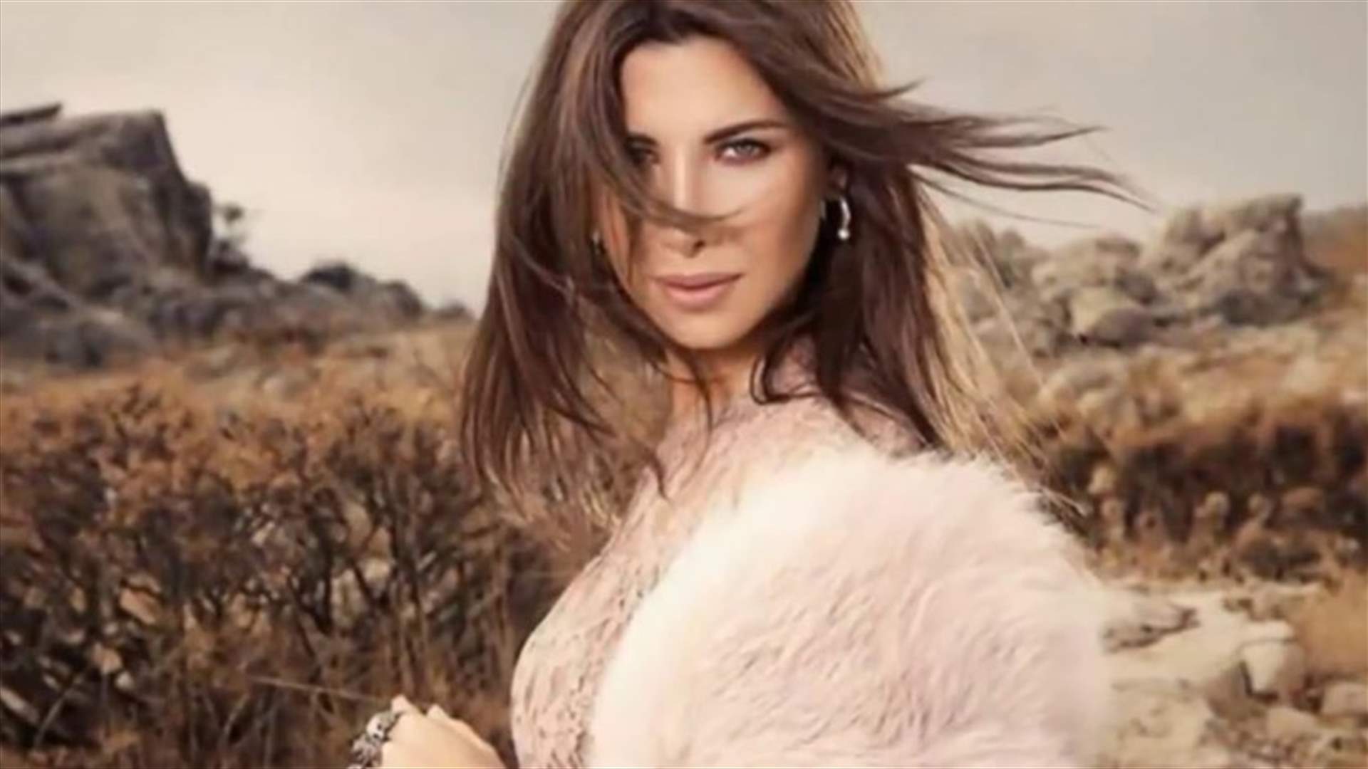 بالصورة - هدية ضخمة من المعجبين إلى نانسي عجرم...
