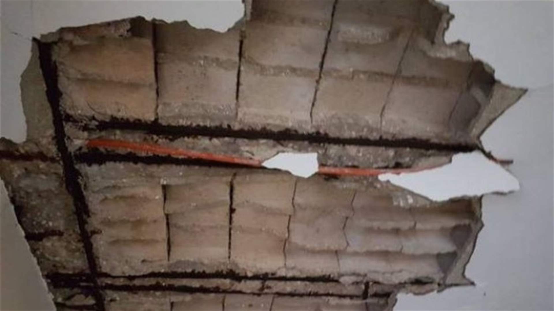 انهيار سقف منزل في برج البراجنة