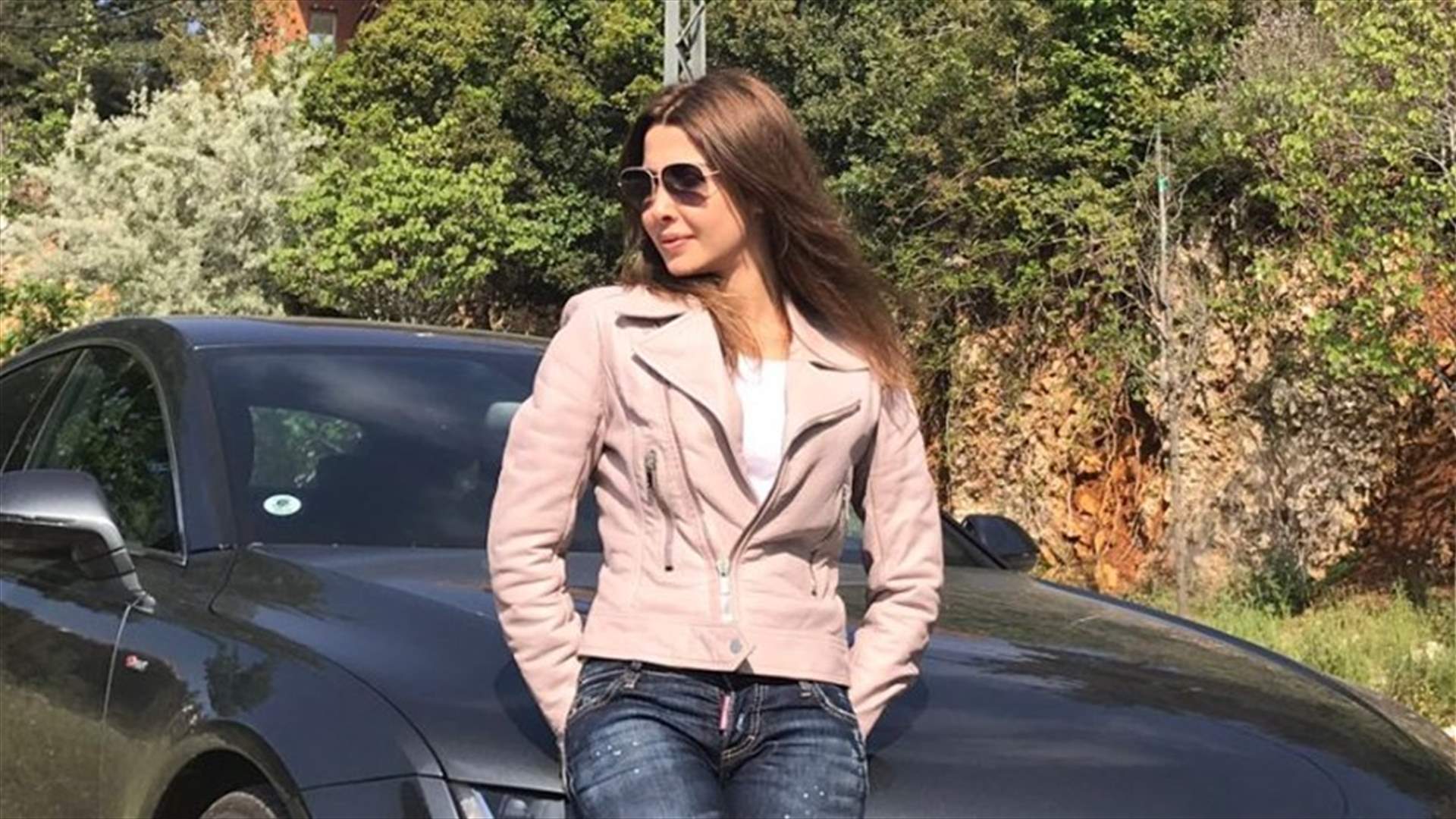 بالفيديو: "كزدورة" في سيارة نانسي عجرم.. خراب بيوت!