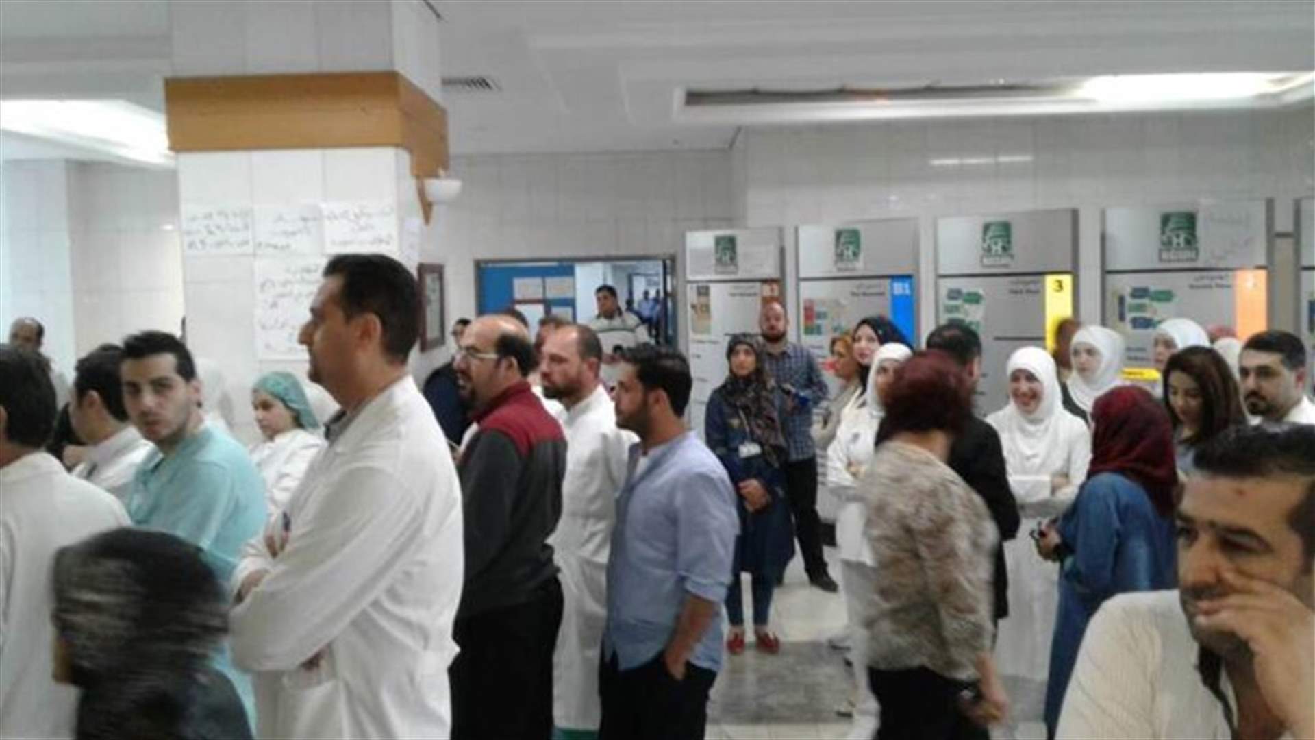 اعتصام لموظفي مستشفى الحريري الحكومي