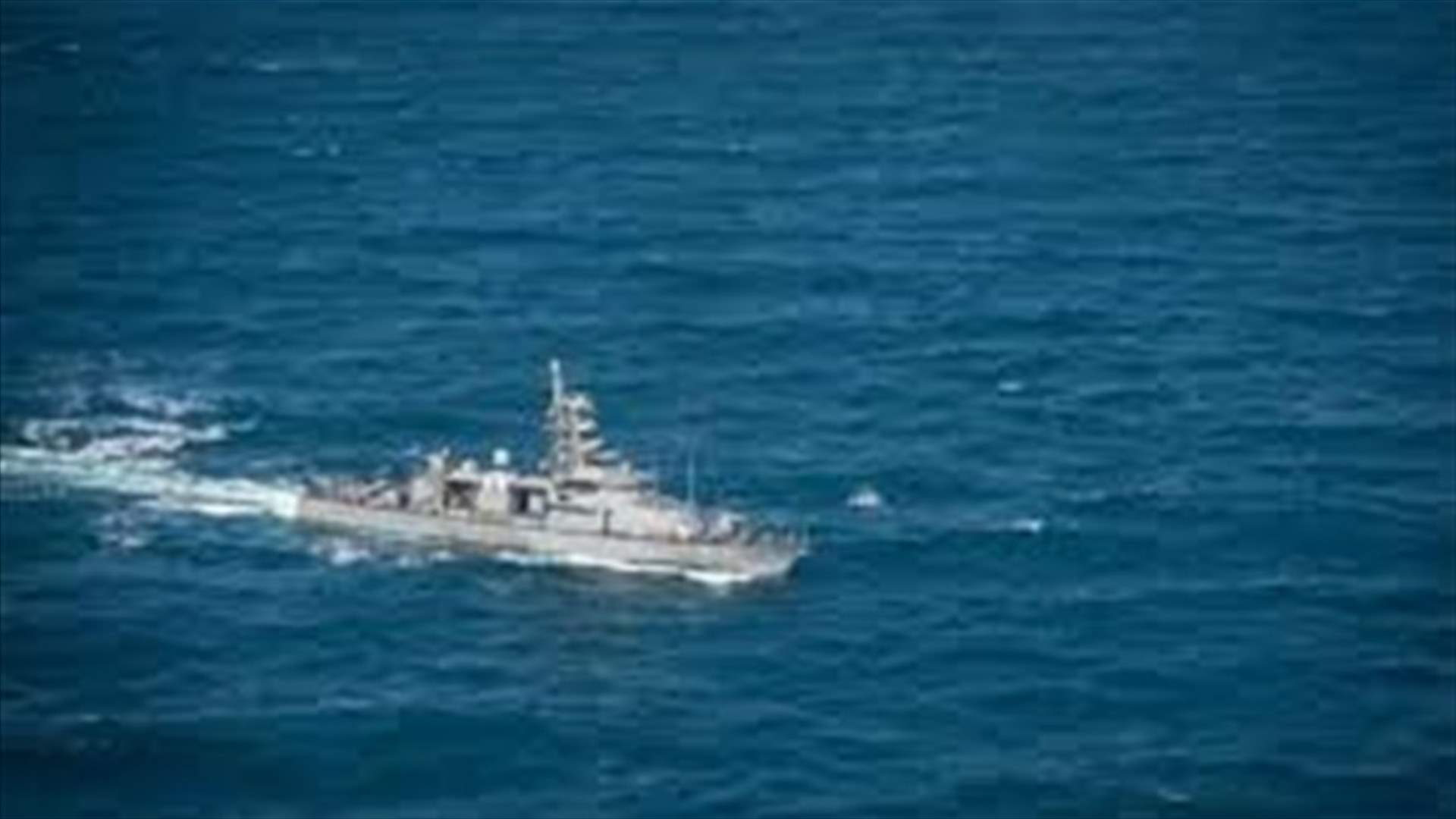 طلقات تحذيرية من سفينة اميركية على مركب عسكري ايراني في الخليج