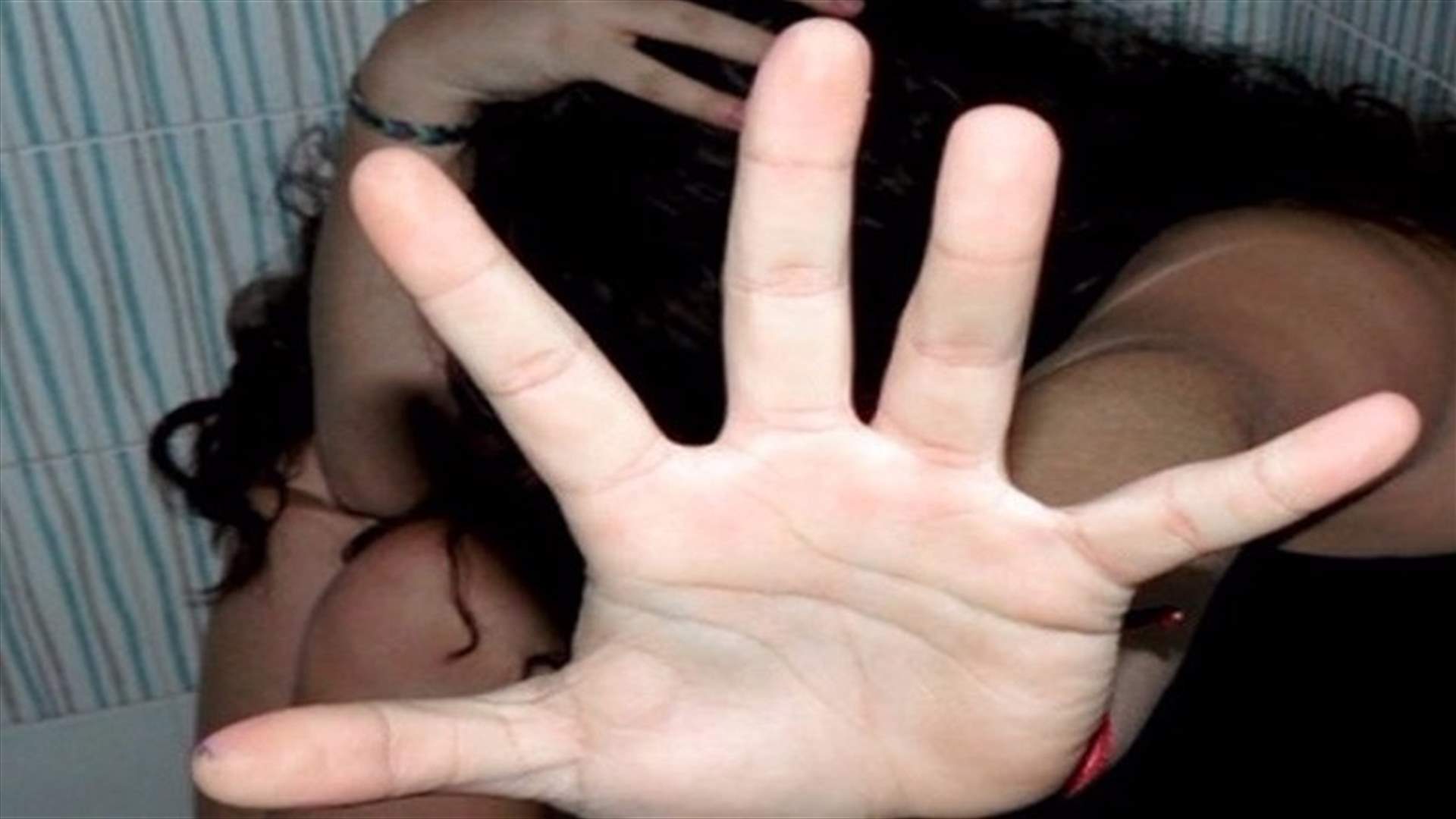 والدها يغتصبها يوميا...وشقيقها يسهل لها الدعارة
