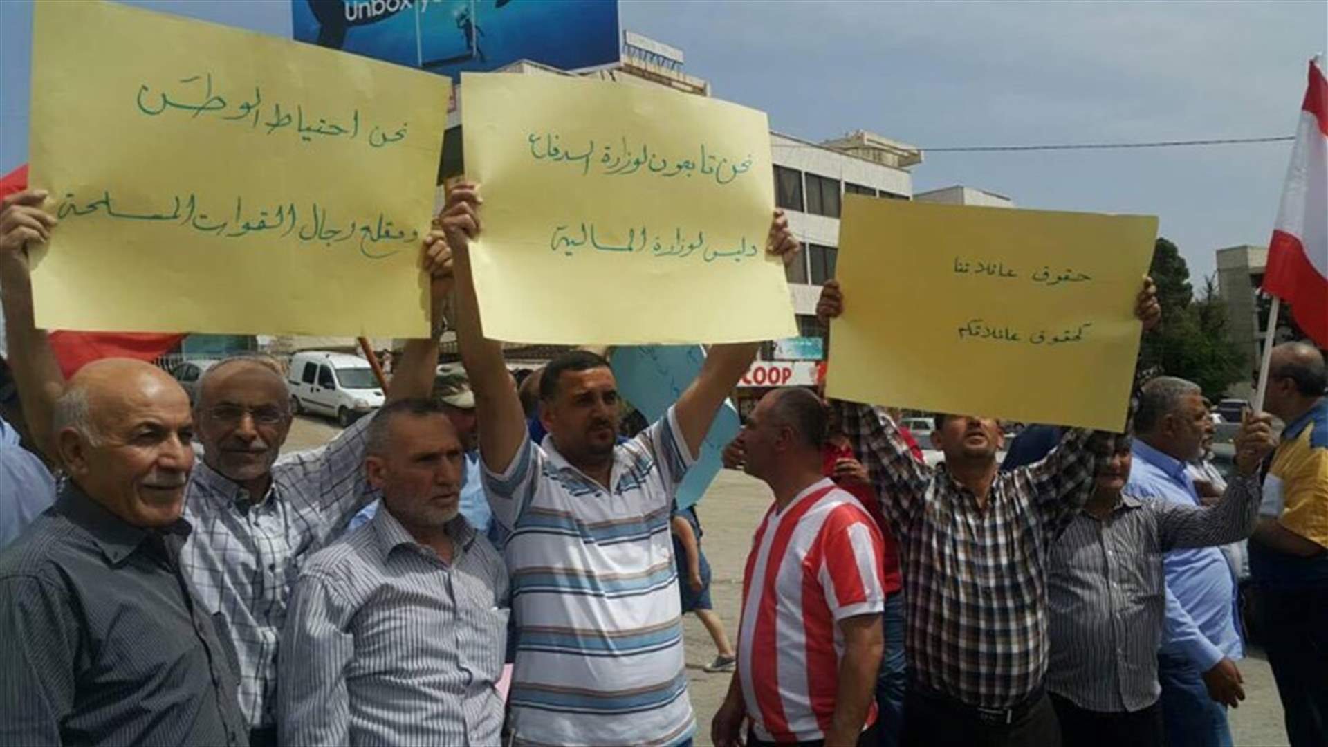 Military retirees stage sit-in