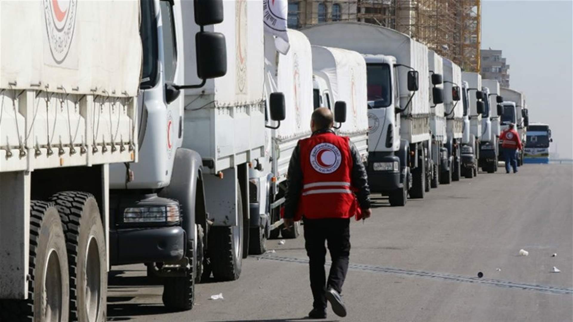 قافلة مساعدات تدخل بلدة دوما السورية المحاصرة