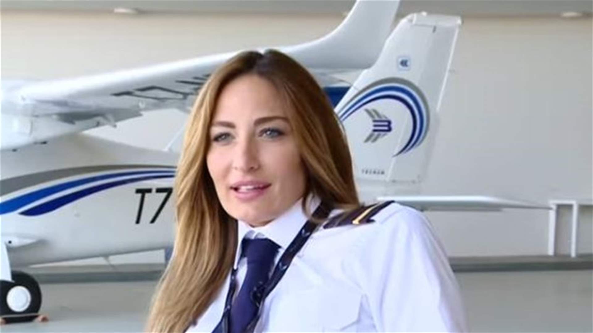 بالفيديو: شاهدوا ميرفا قاضي تقود الطائرة فوق بيروت