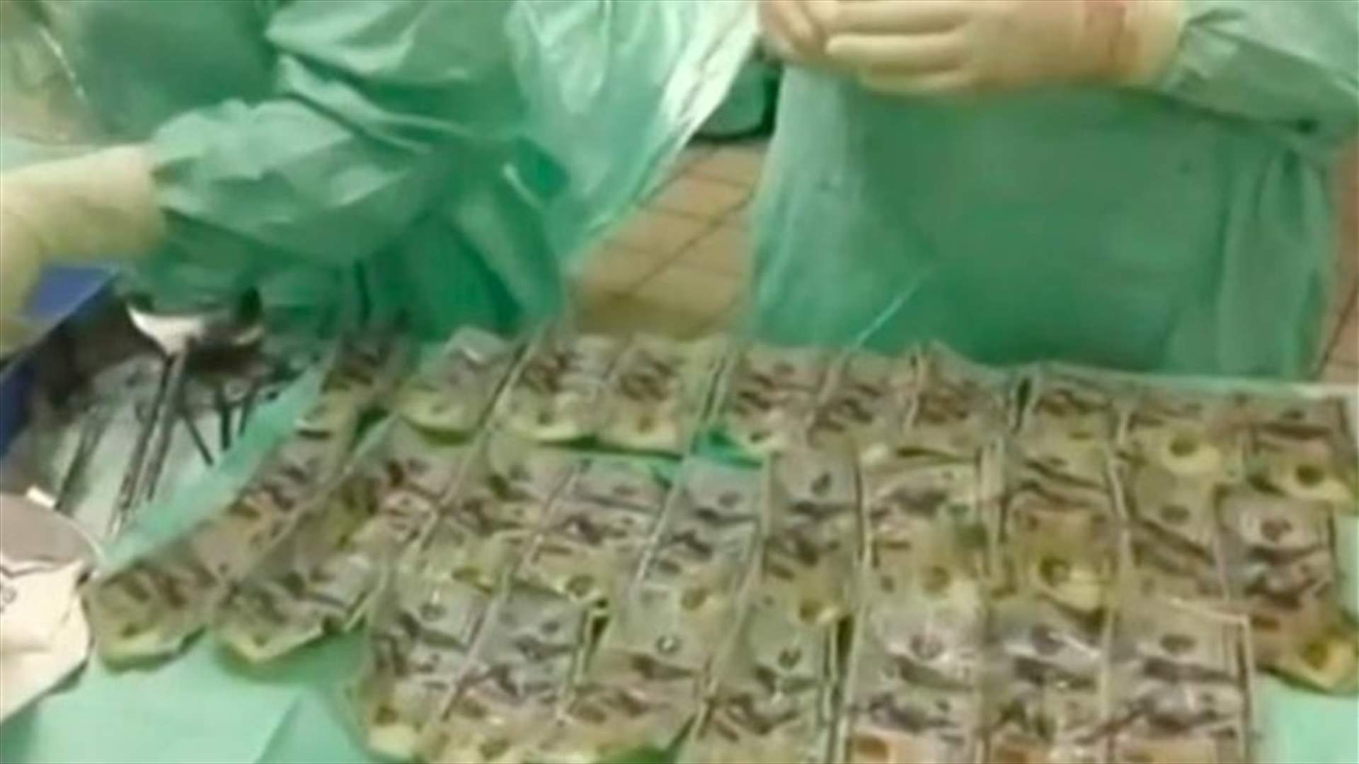 بالفيديو: ابتلعت 7 آلاف دولار أميركي... والسبب لن يخطر على بالكم!