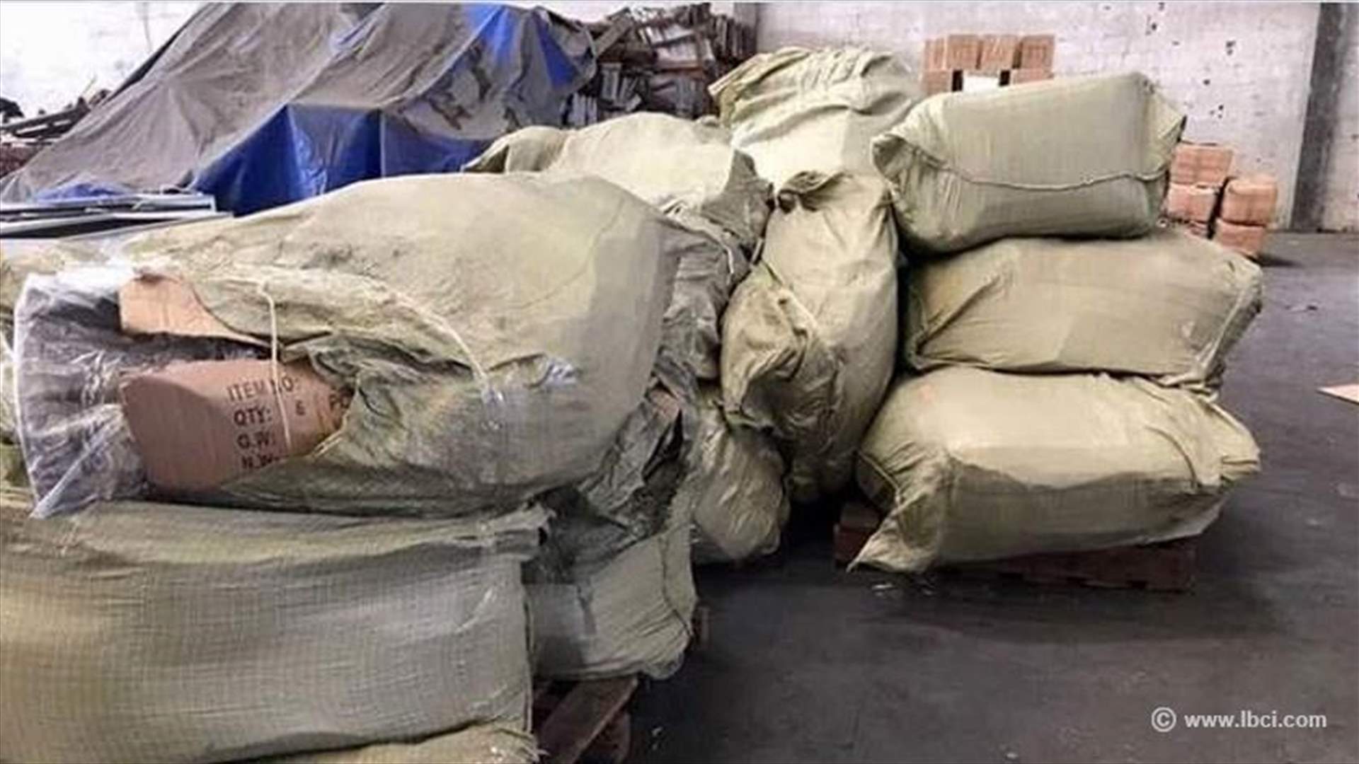 [PHOTOS] Customs seize penknives, binoculars and camouflage uniforms at Beirut port