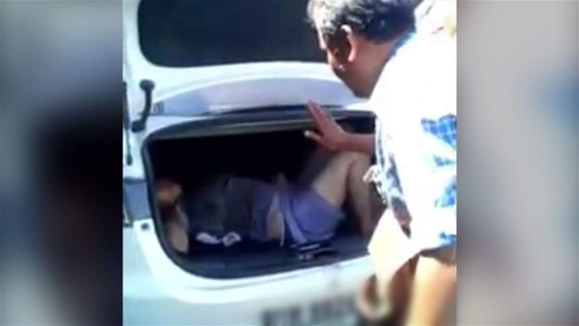 بالفيديو: طعنها بالسكين ثمّ احتجزها في صندوق السيارة...