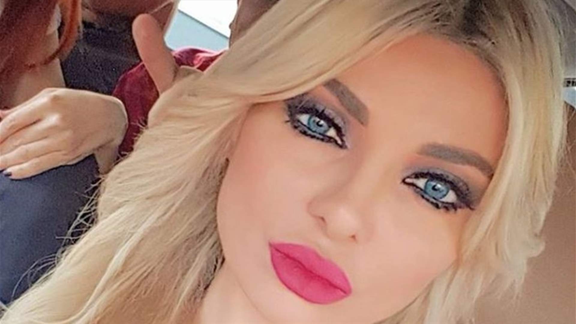 هل علّقت زوجة الرئيس الفرنسي على صورة ميريام كلينك؟