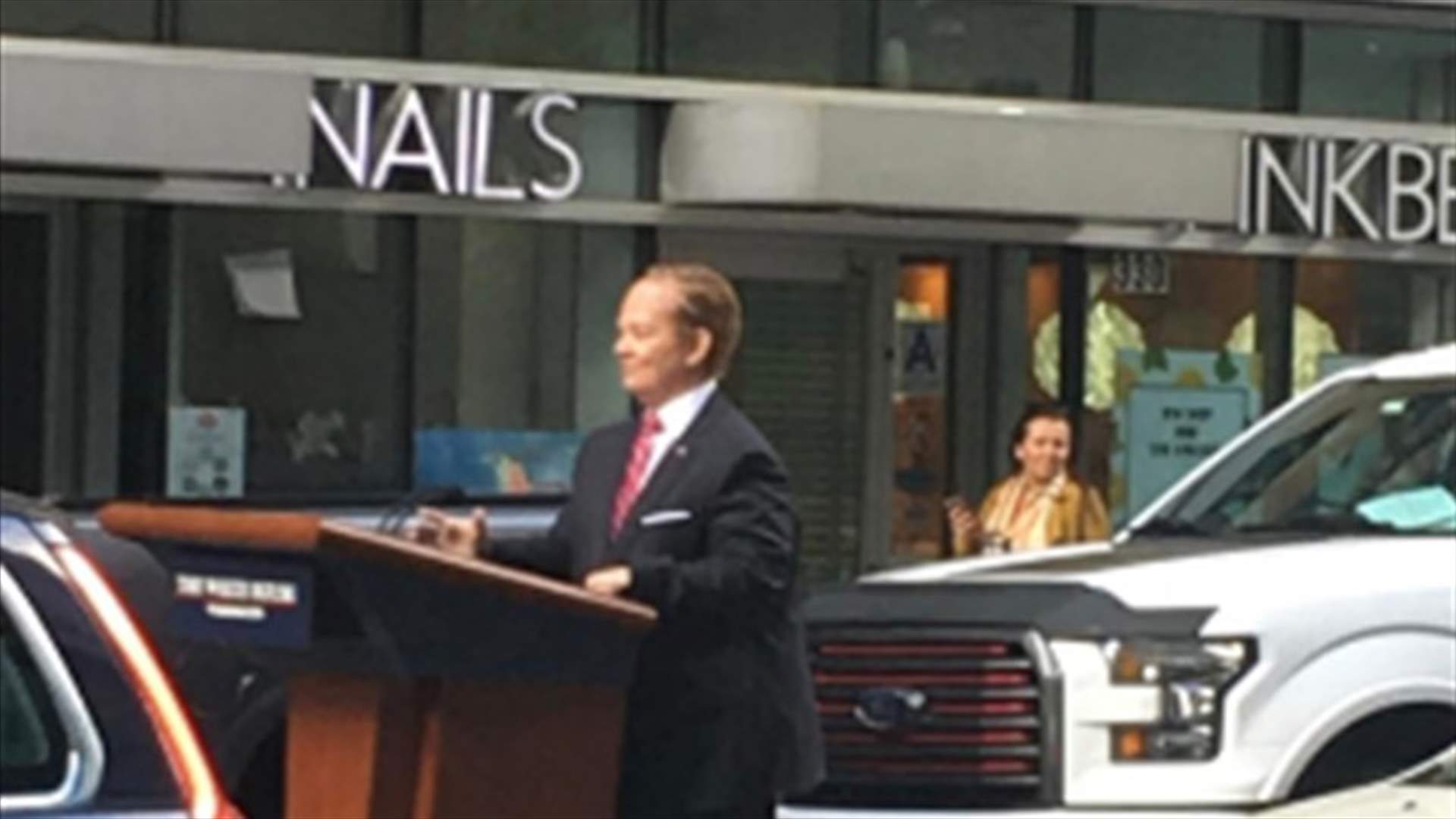 "ميليسا مكارثي" تتحول الى "شون سبايسر"