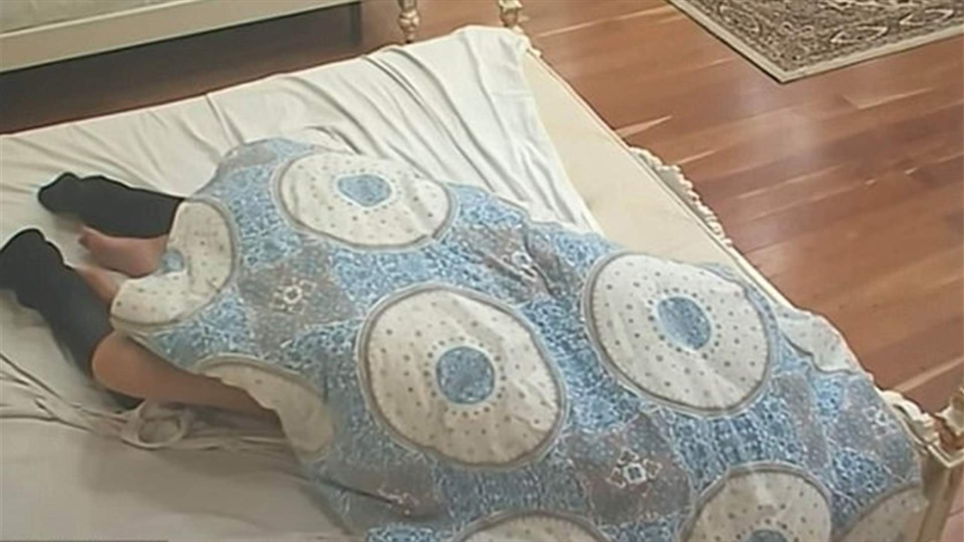 بالصور: شاهد حبيبته تخونه مع رجل آخر... في برنامج تلفزيوني!