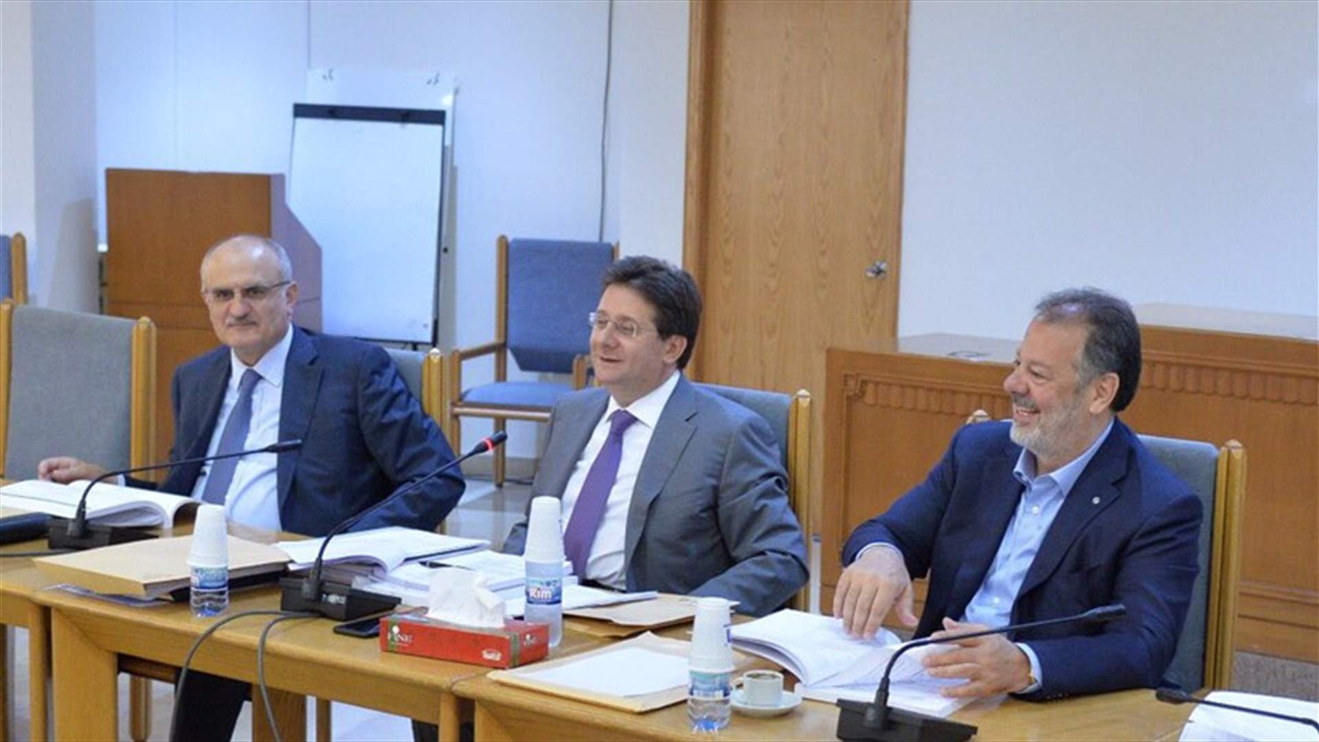 على ماذا تحفّظت لجنة المال؟