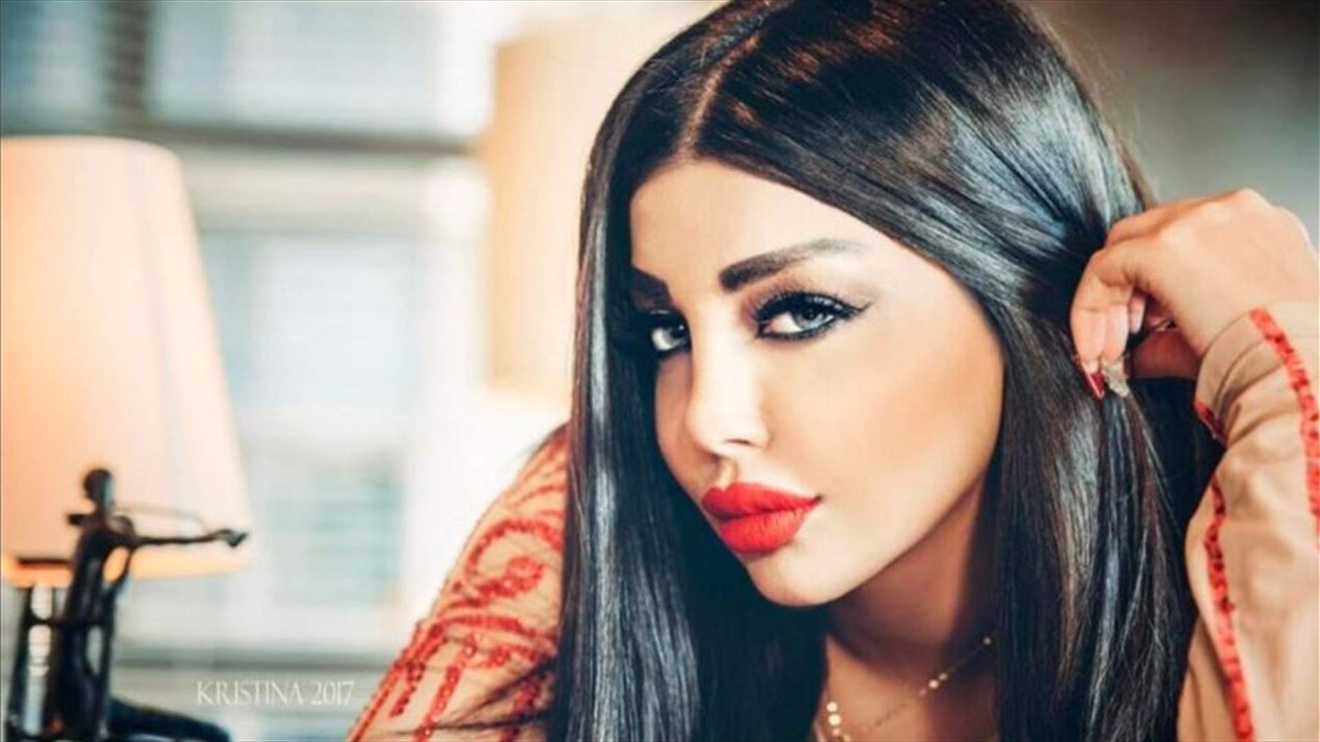 بالصورة: رولا يموت قبل عمليات التجميل... "شو كنت بشعة يا ماما"