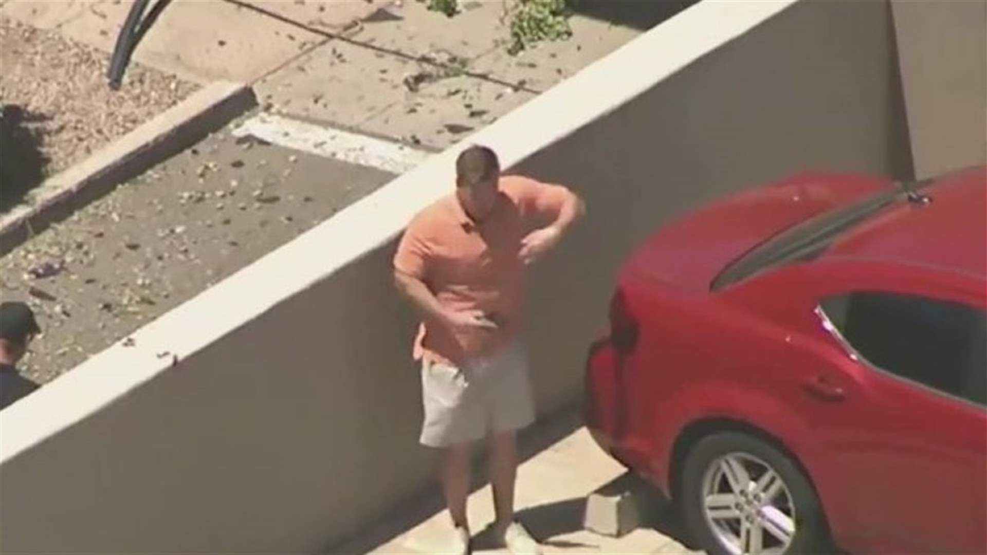 فيديو لرجل يرقص بالقرب من حادث سير مروّع يجتاح الانترنت!