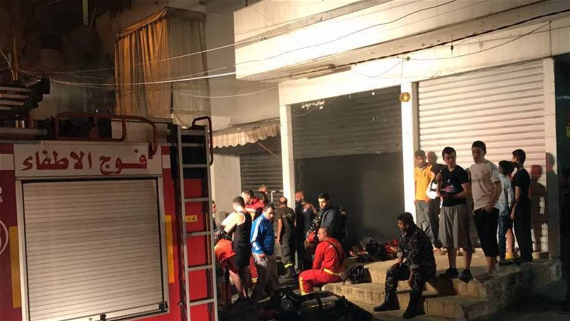 بالصور- حريق في مستودع في منطقة برج أبي حيدر
