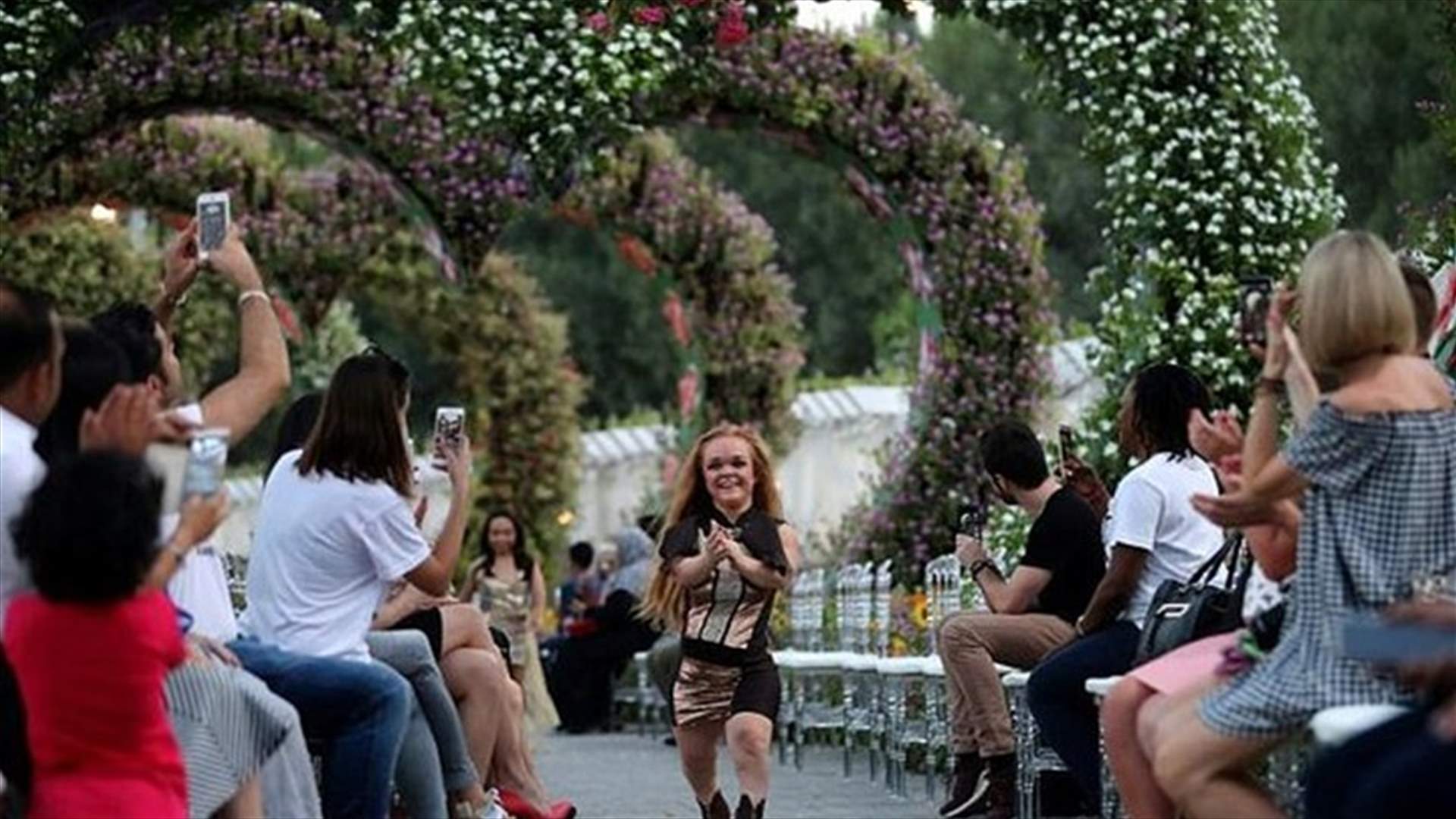 بالصور - عرض أزياء في دبي يقلب المقاييس... للأقزام فقط!