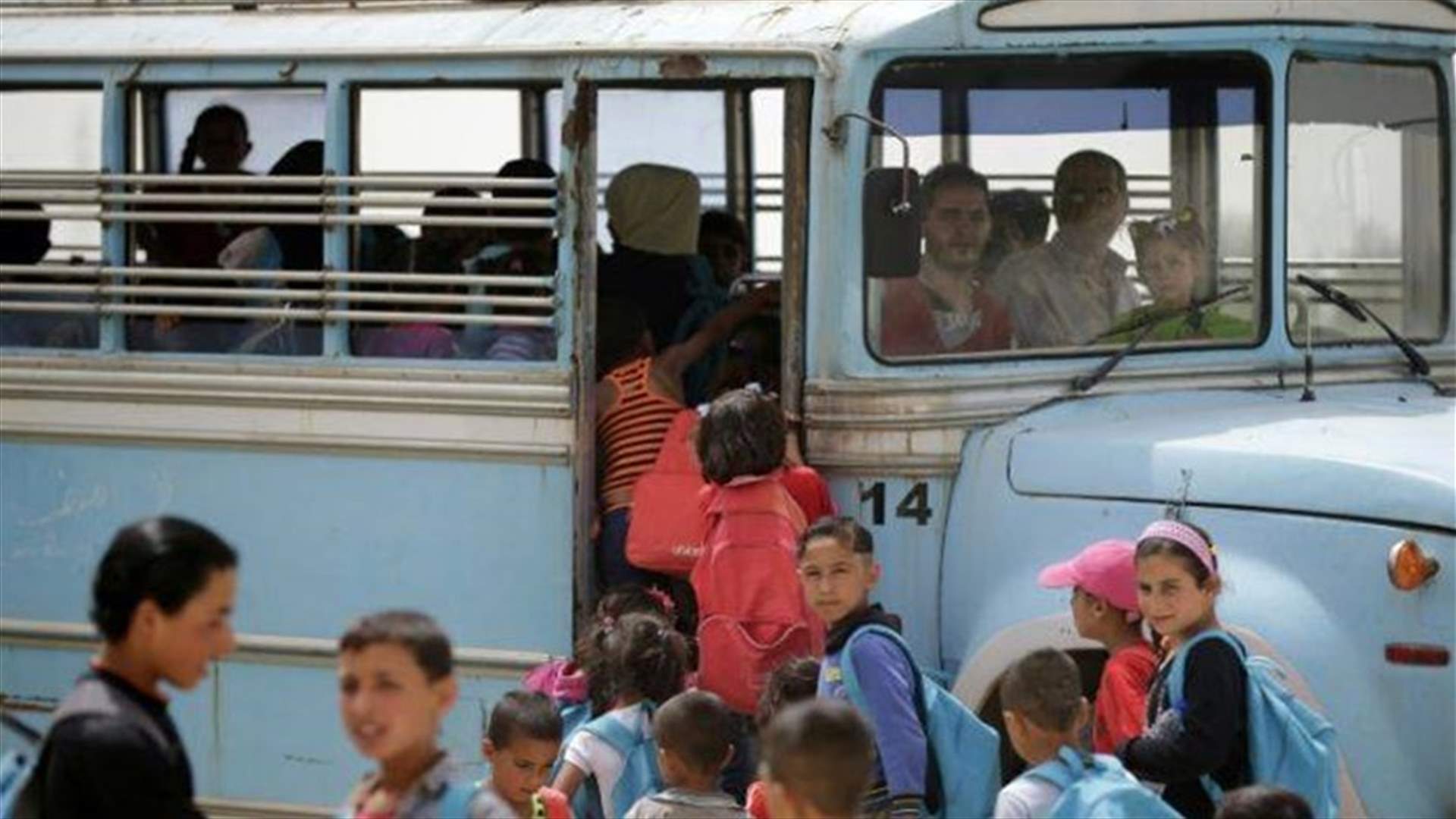 بعد تداول خبر سقوط طفل من حافلة مدرسية...الوالد يكشف ما حصل!