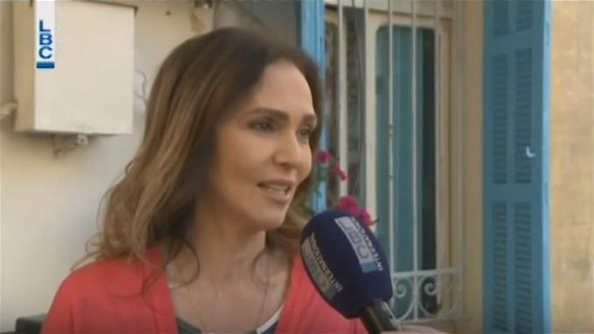 خاص بالفيديو- رولا حمادة: "نادين الراسي تعاديني.. وأطلب منها السماح"!