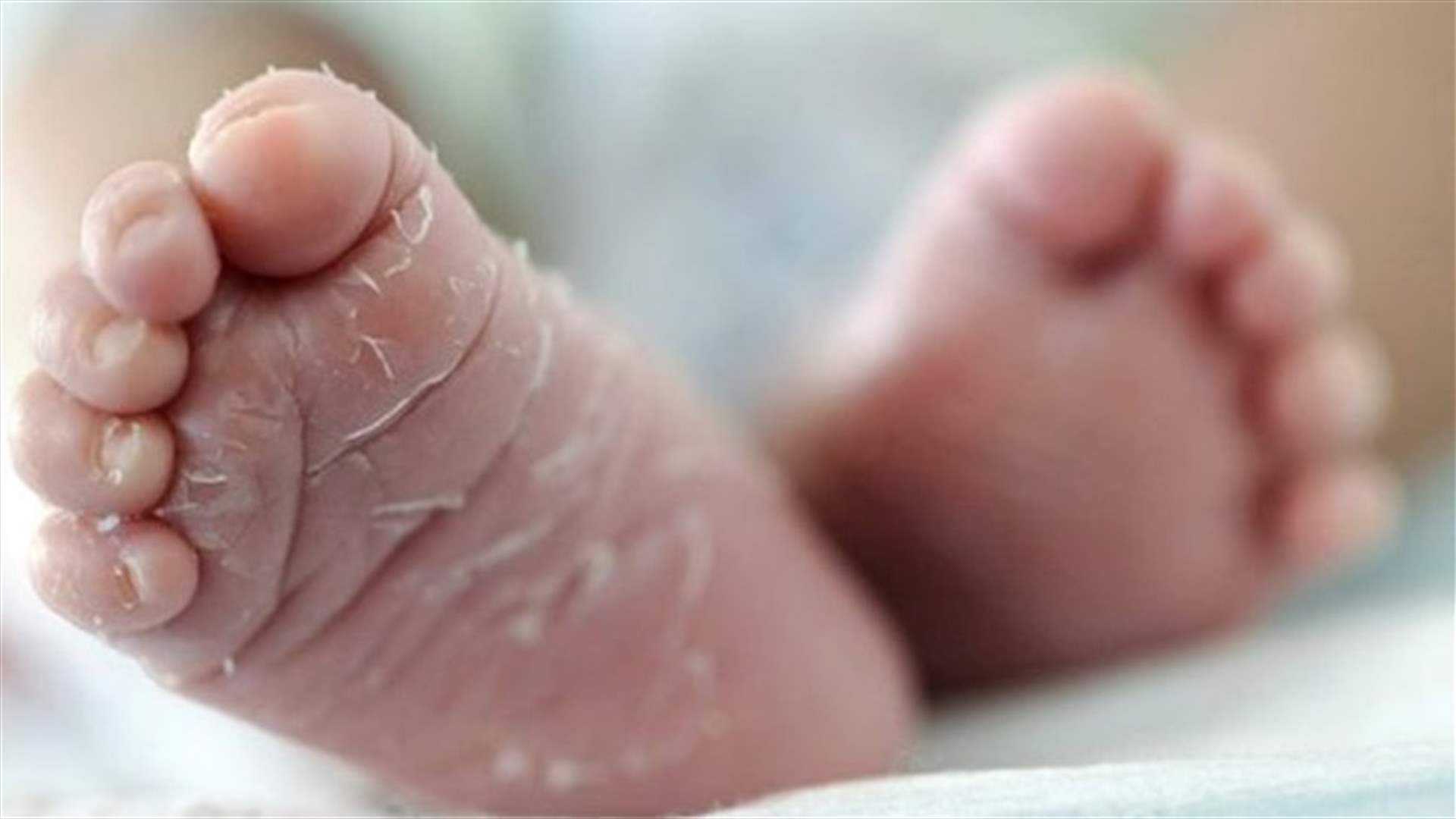 رضيعة تفارق الحياة تحت أشعة الشمس الحارقة... انتبهوا على أولادكم!