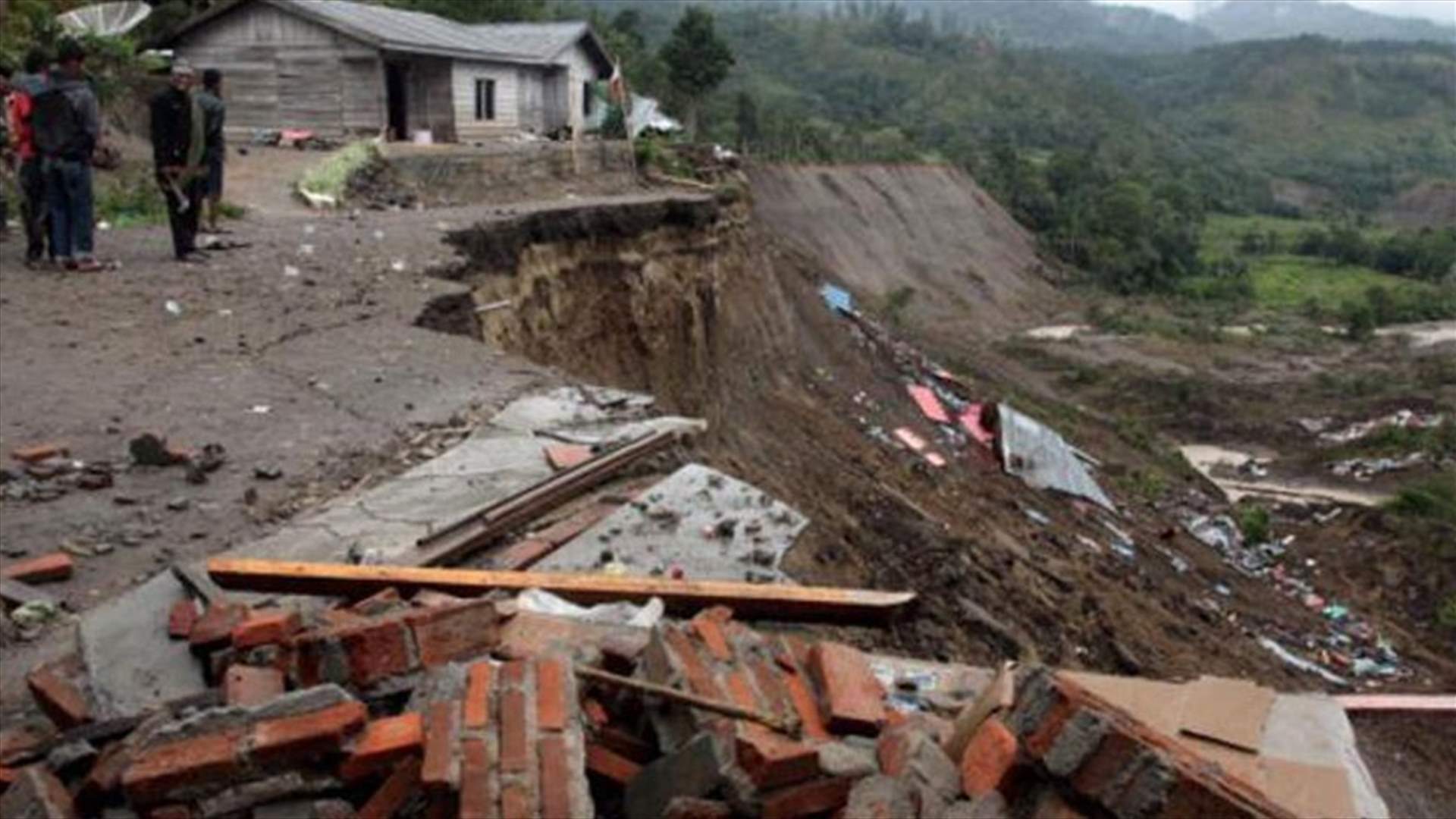 زلزال يضرب إندونيسيا