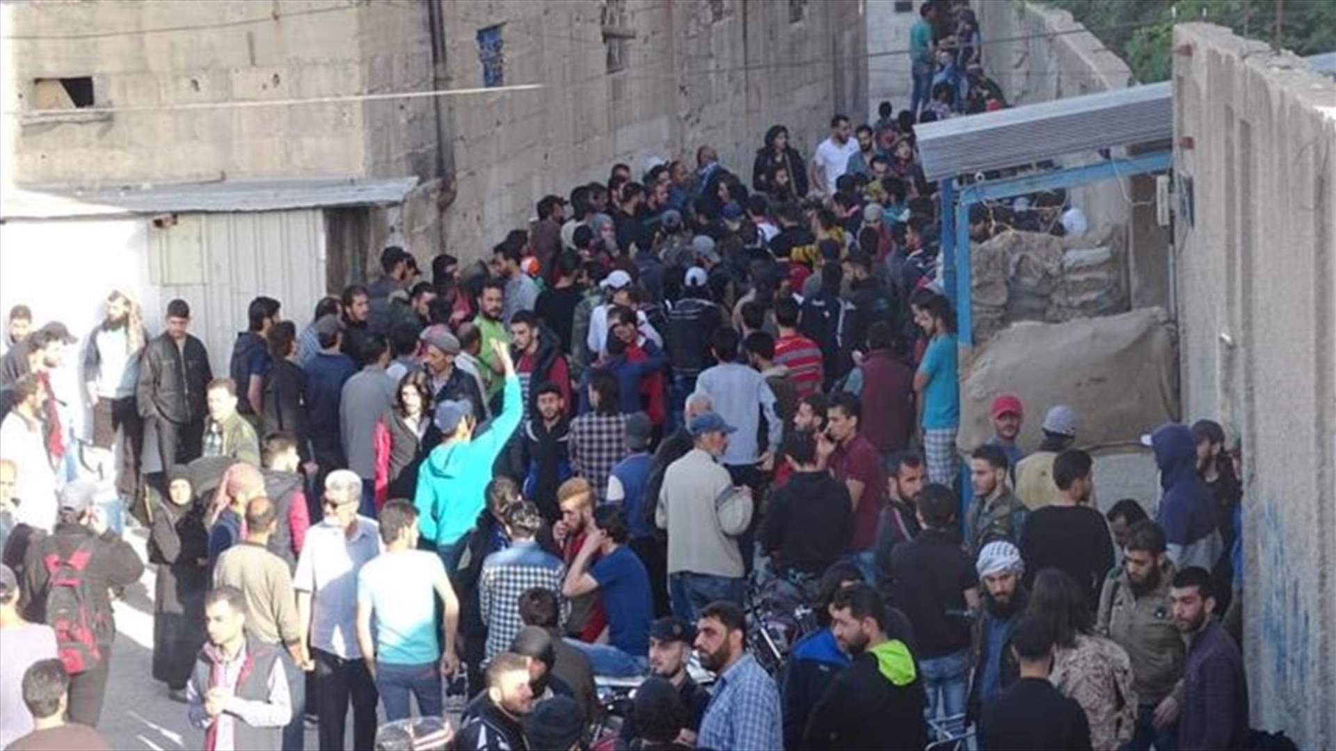 خروج آخر مجموعة من المسلحين من حي برزة في دمشق