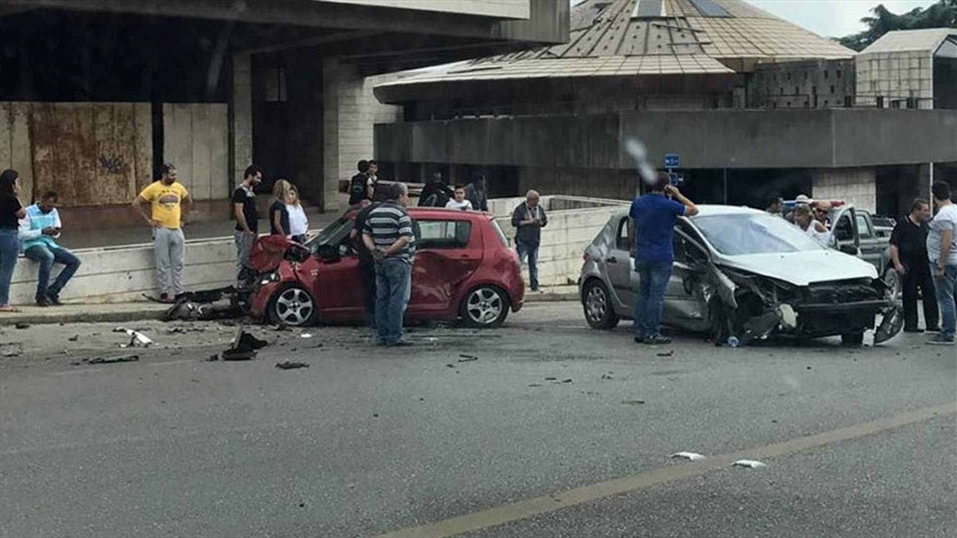 بالصور- 3 جرحى في حادث سير في عجلتون
