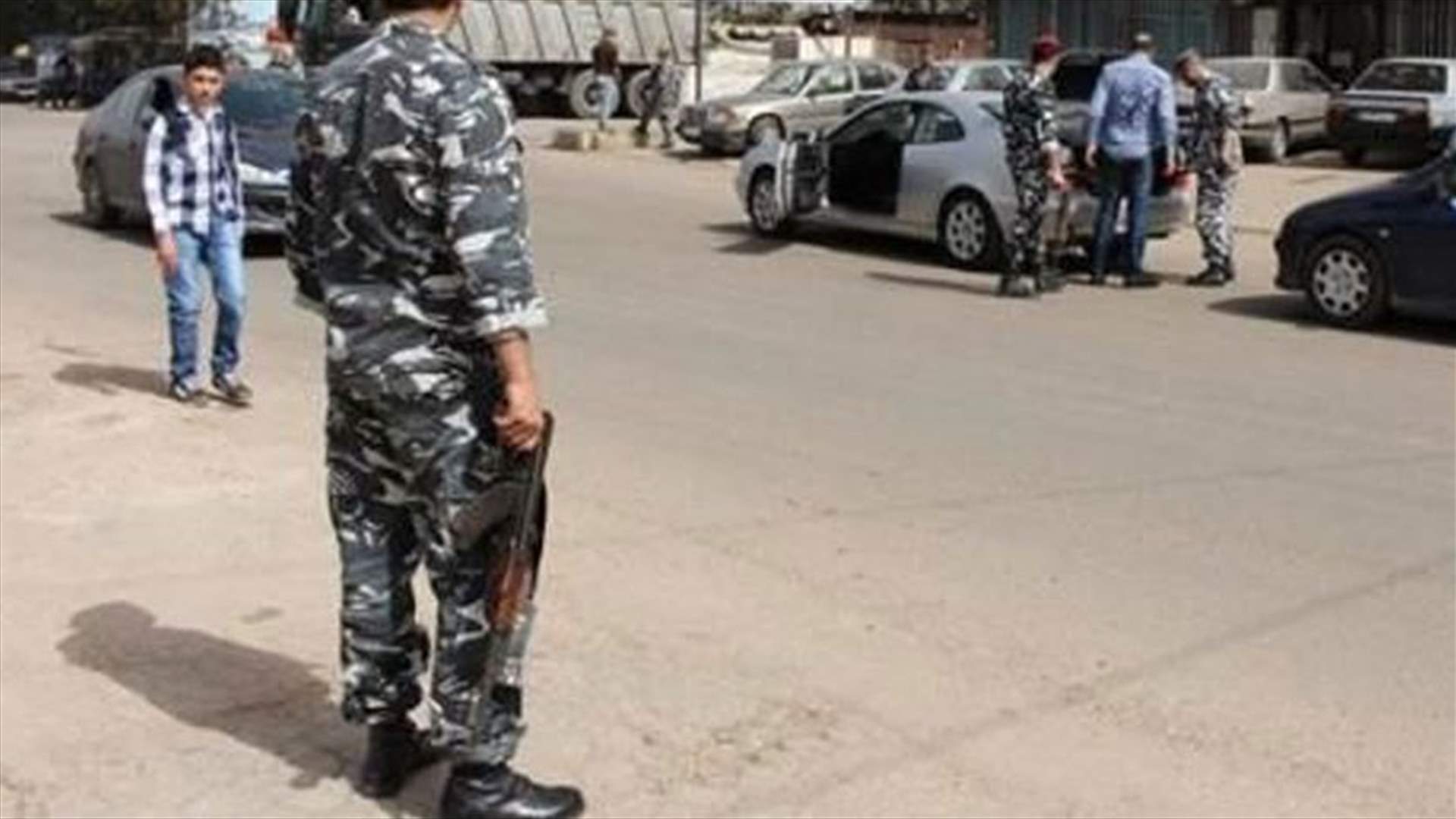 اصابة شخص ووالدته باطلاق نار...والسبب أفضلية مرور