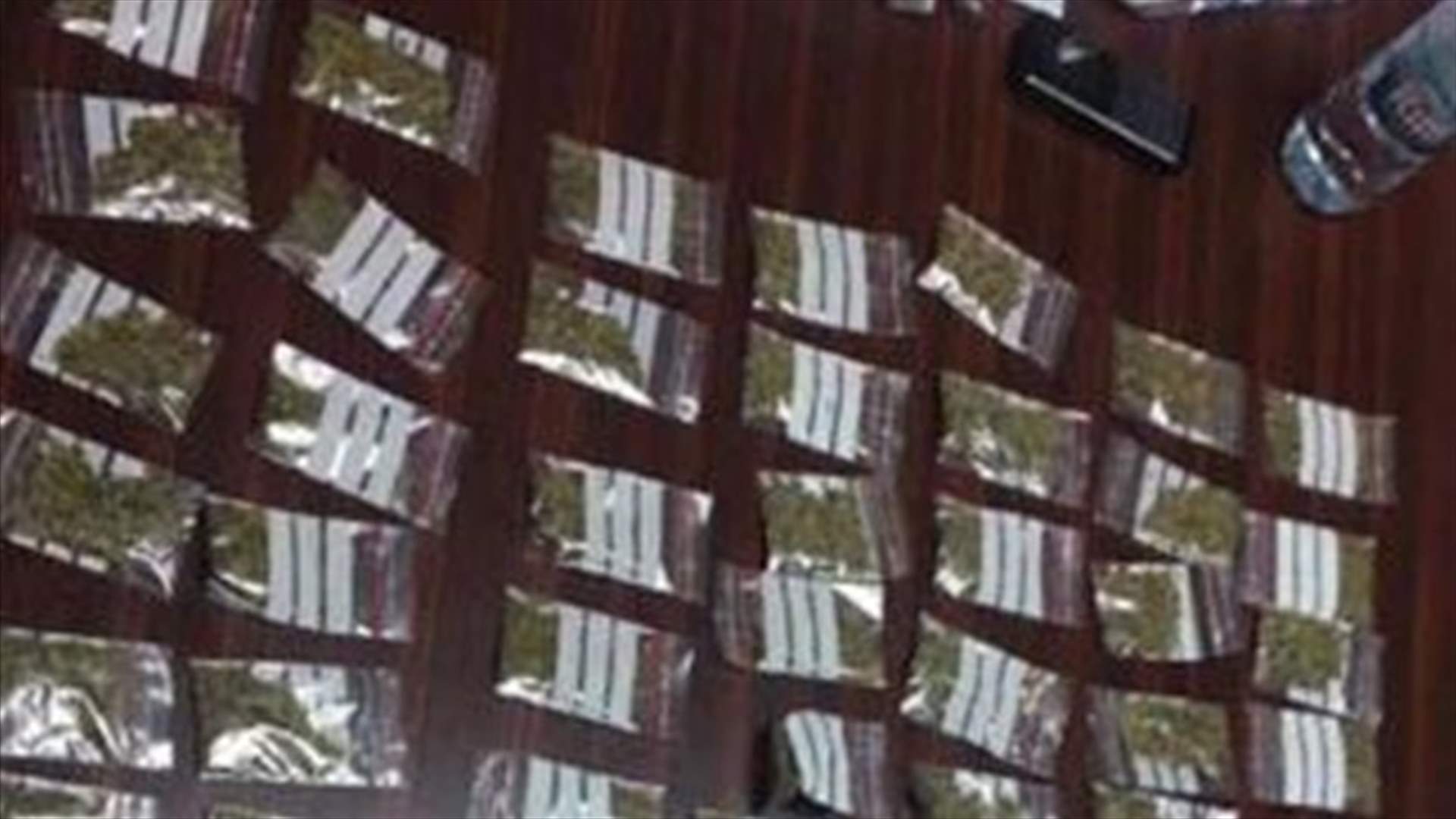 بالصور- توقيف مروج وضبط مخدرات بحوزته في الزعيترية