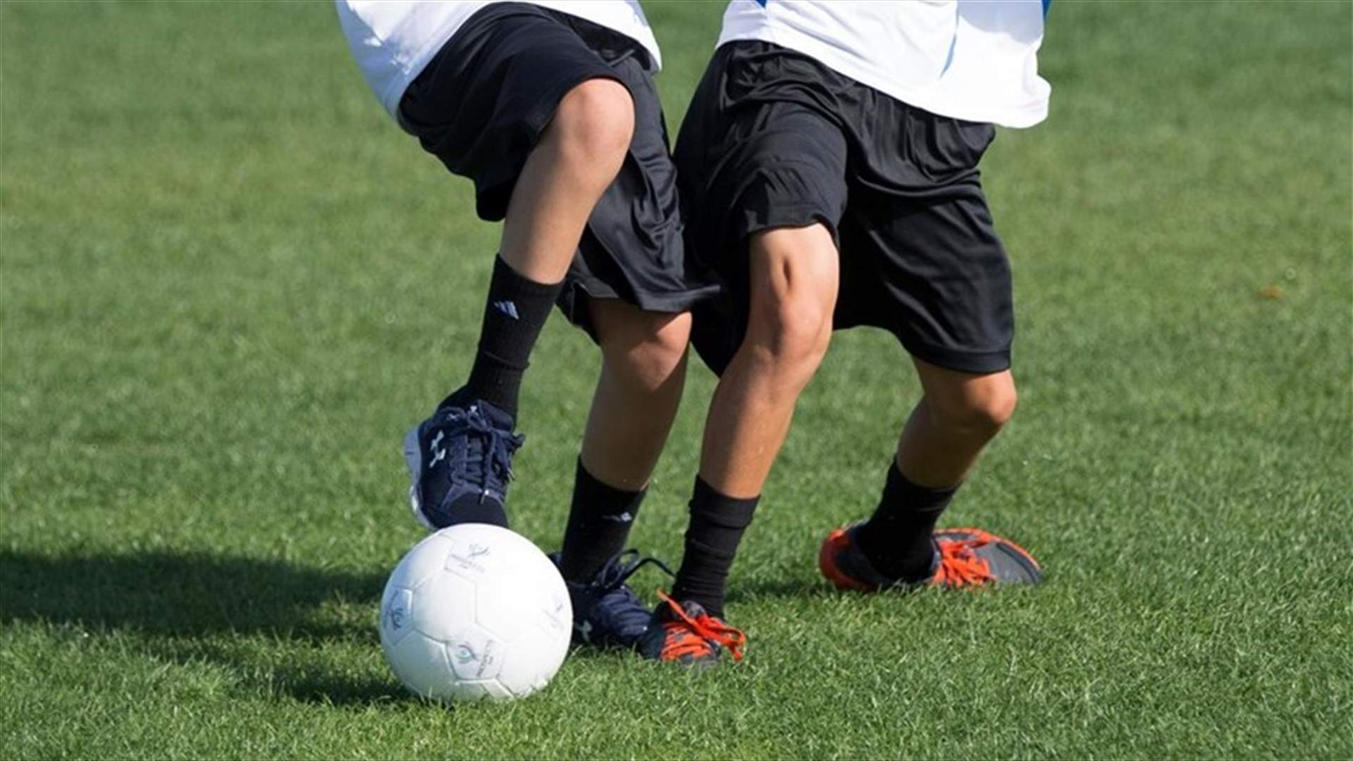 فريق كرة قدم للأطفال يمنع عن المشاركة في المباراة... والسبب لاعبة