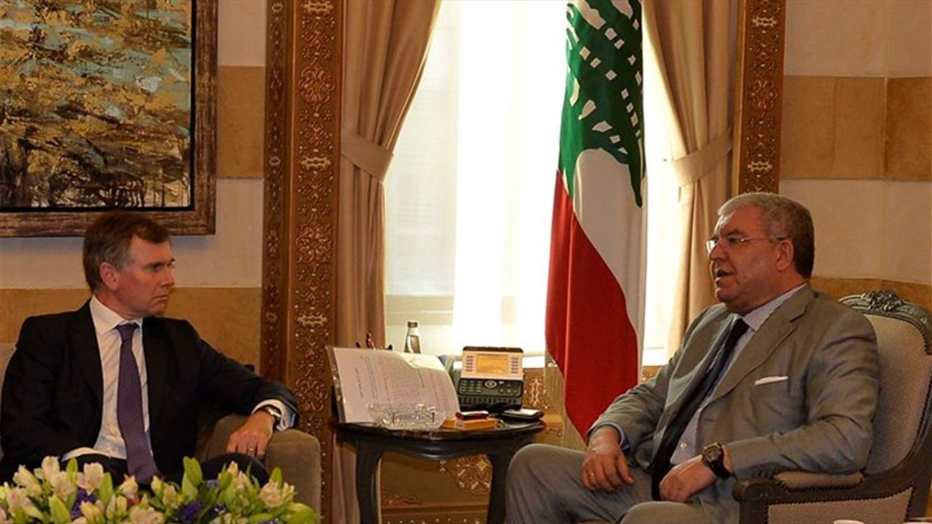 المشنوق: تنسيق الأجهزة منع تفجيرا إرهابيا في الضاحية