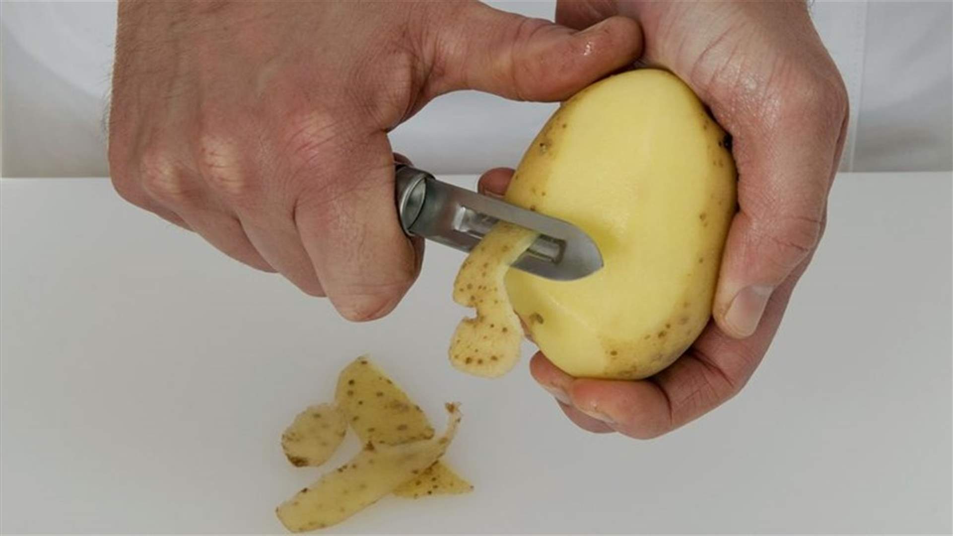 3 حيل سهلة لمنع ظهور اللون الرمادي على حبات البطاطس المقشرة