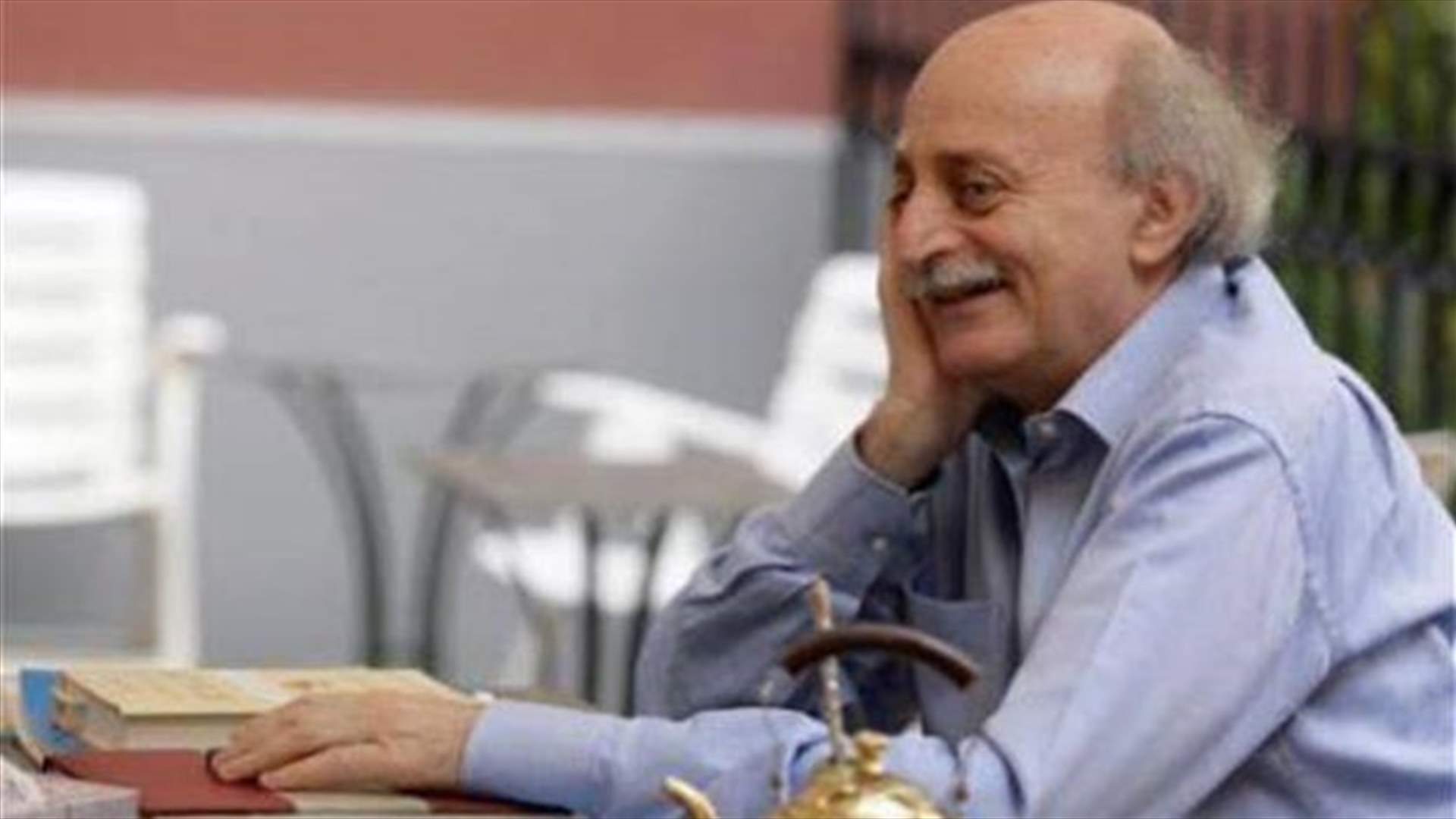 بين اليونان ولبنان...جنبلاط يغرّد!