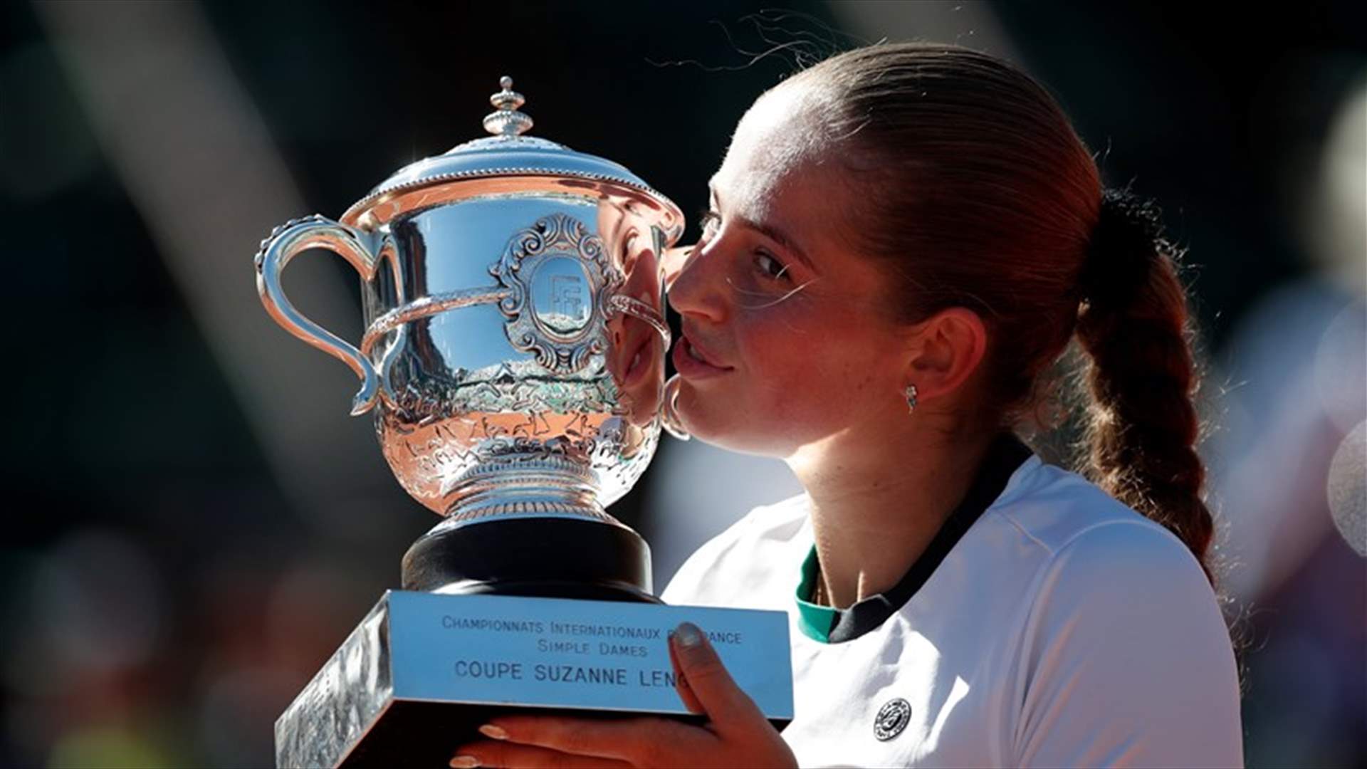 اوستابنكو لاعبة لاتفيا تفوز ببطولة فرنسا المفتوحة للتنس