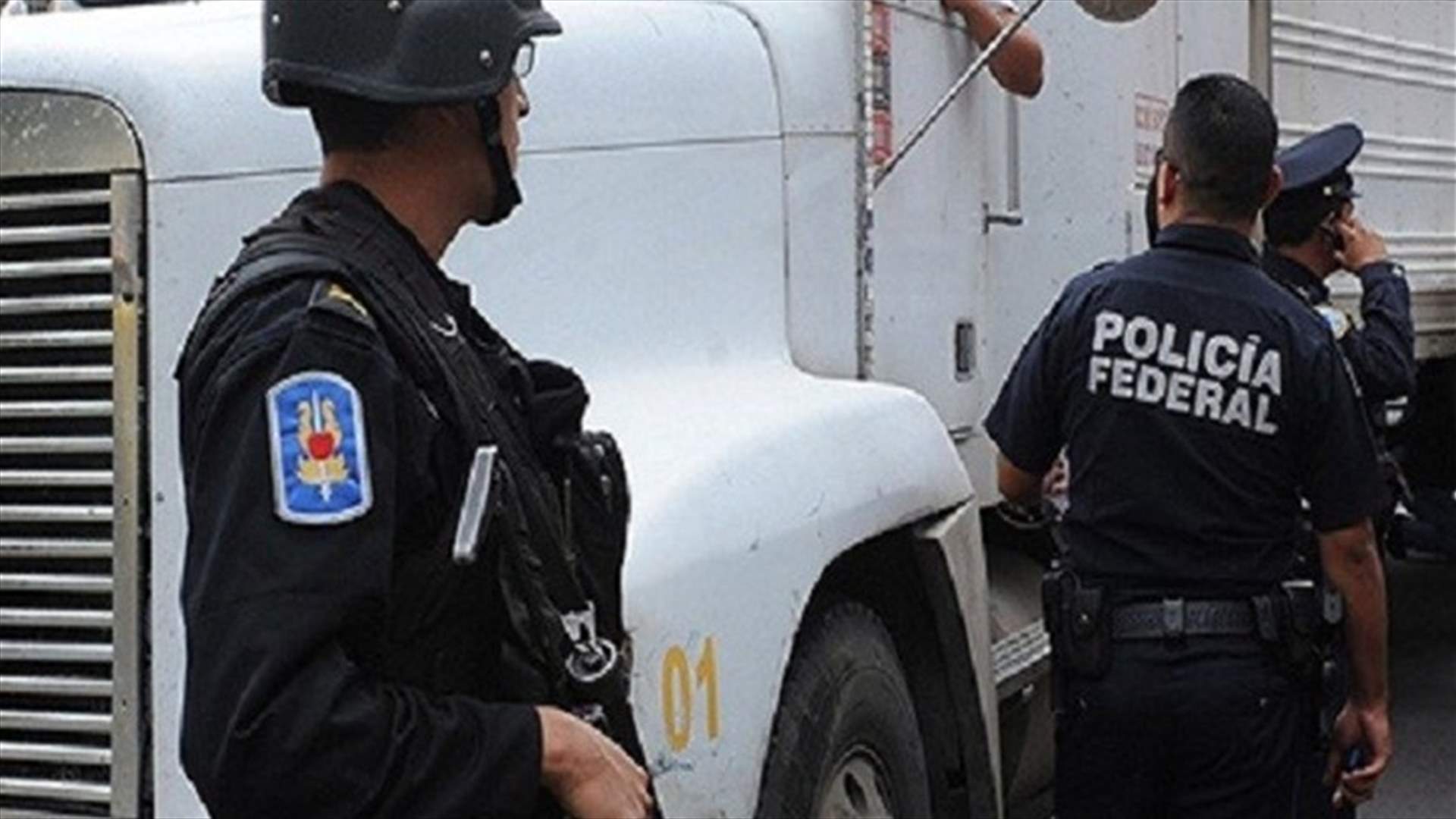 السلطات المكسيكية تعثر على 112 مهاجرا على ظهر شاحنة
