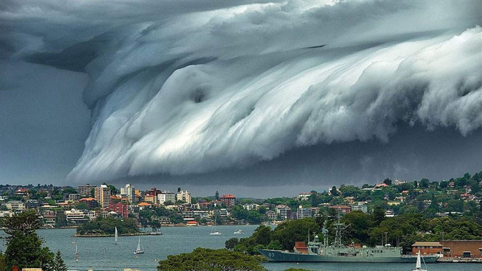 ما هو سر التسونامي؟