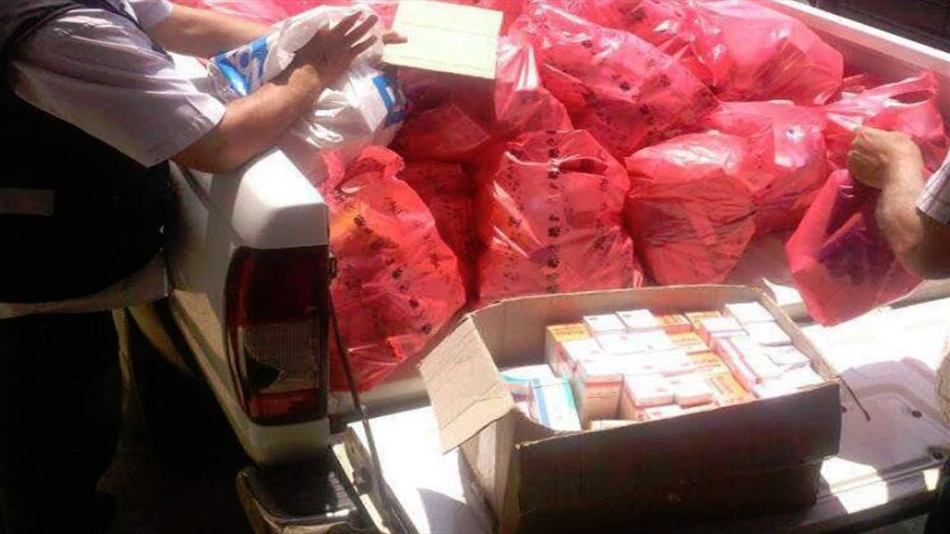 بالصور- دهم مركز العيادات التخصصية في بحنين وضبط أدوية مهربة