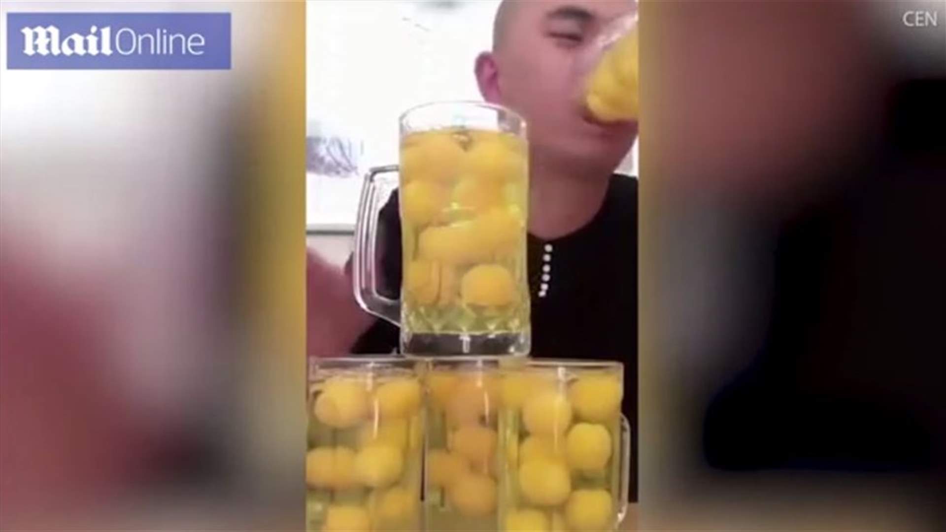 فيديو يجتاح الانترنت... شرب 50 بيضة بطريقة صادمة!