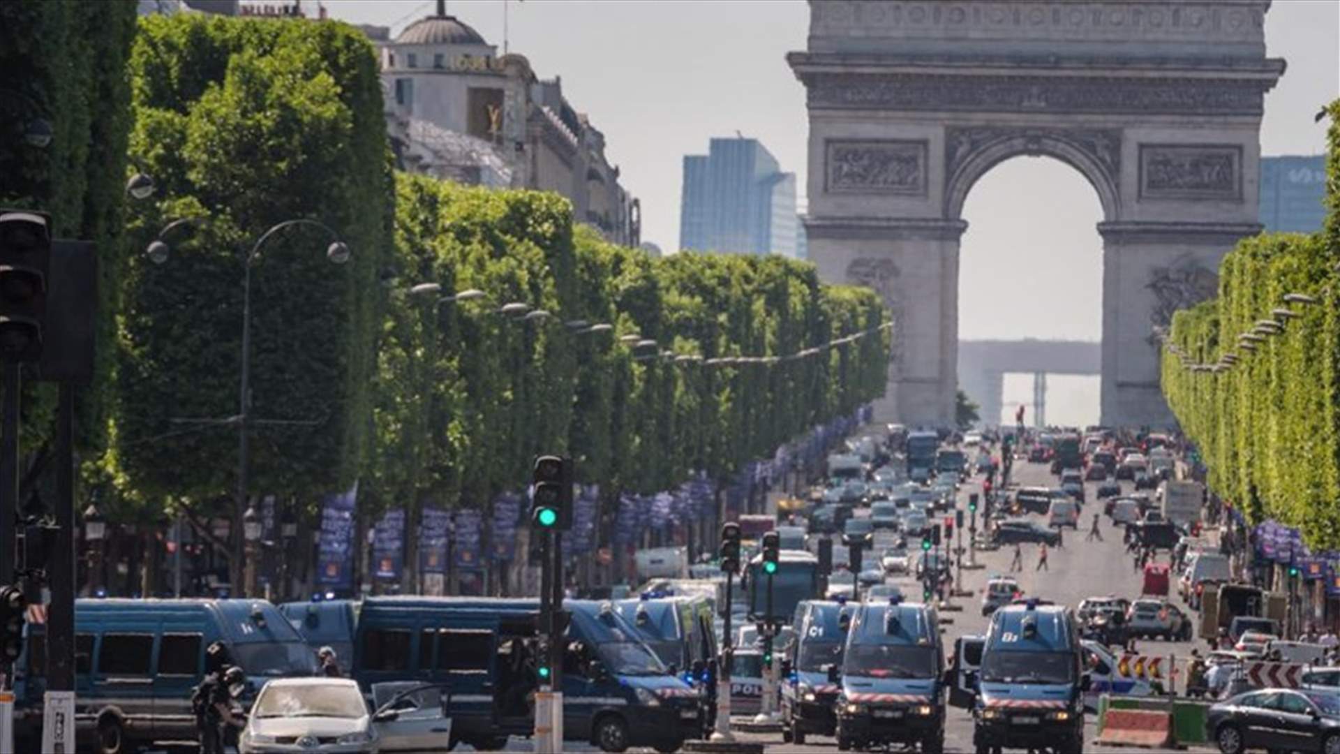 [VIDEO] Car rams police vehicle on Paris' Champs Elysees, driver likely dead