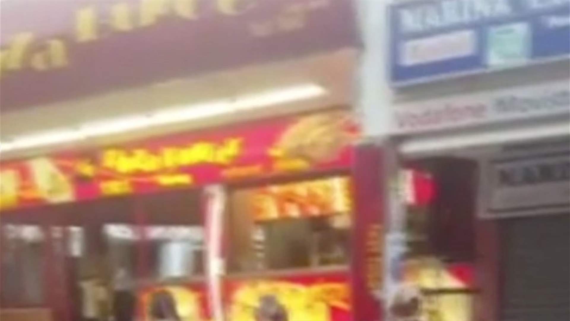 بالصورة - سيّدتان عاريتان تركضان في الشارع... والشرطة تطاردهما!