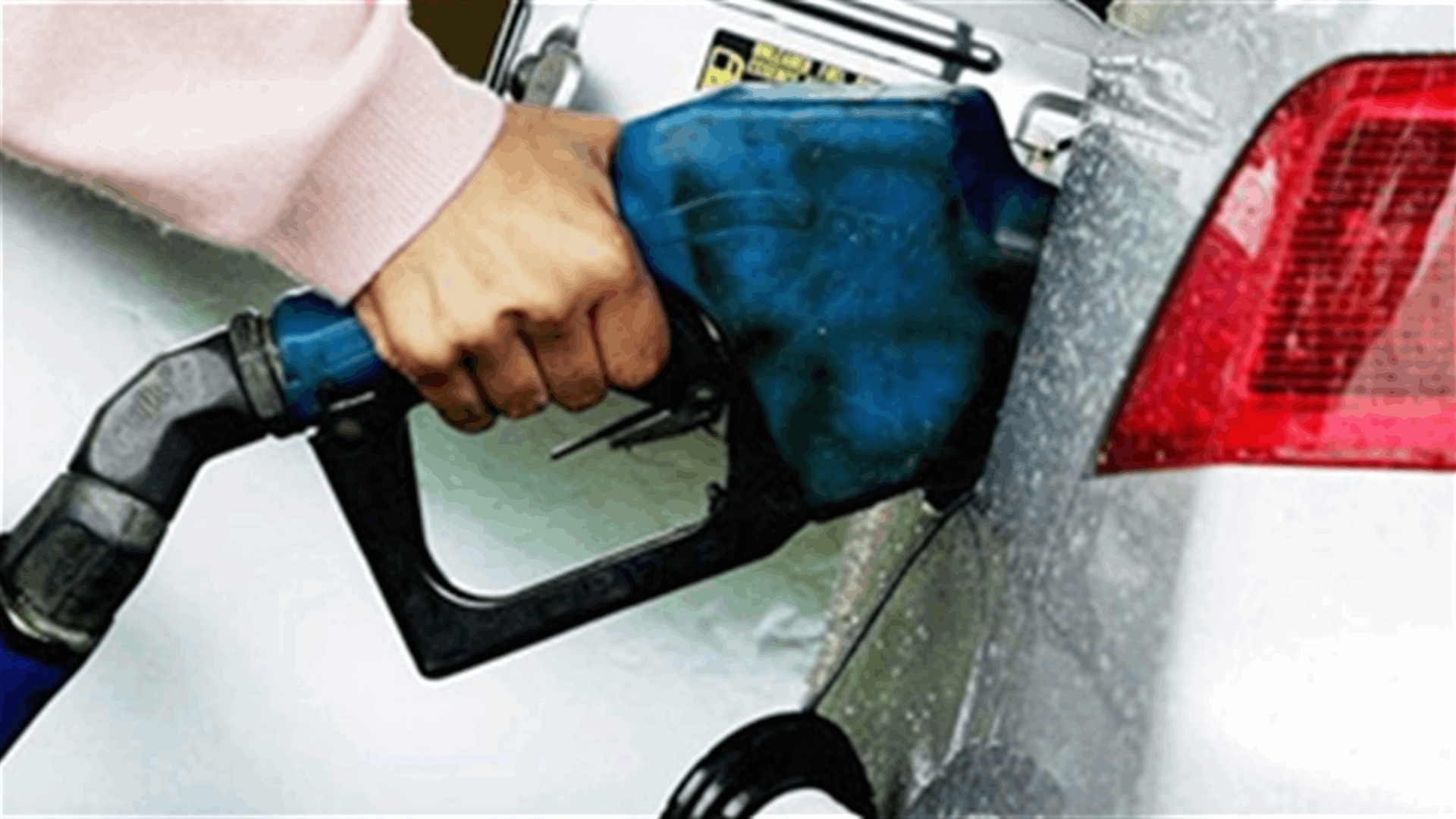 Price of gasoline drops 300 LBP