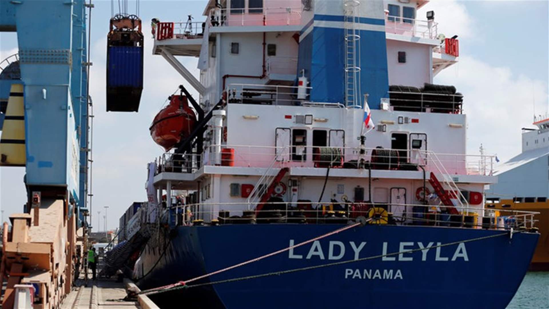 تركيا ترسل أول سفينة محملة مواد غذائية الى قطر