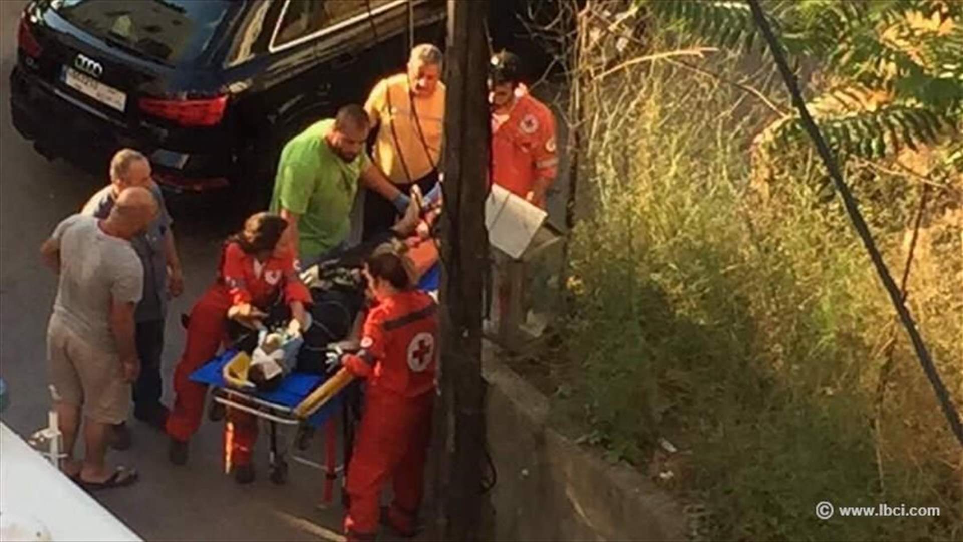 Teleferique maintenance worker falls from power pole