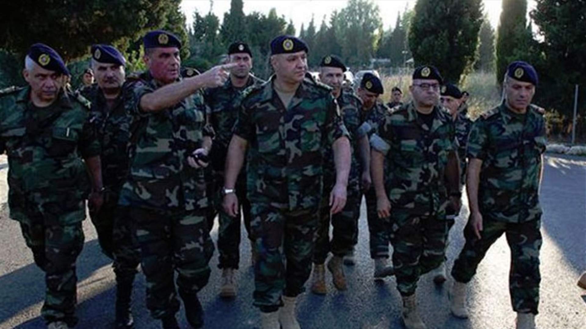 قائد الجيش جال في البترون متفقداً فوج المدفعية الثاني