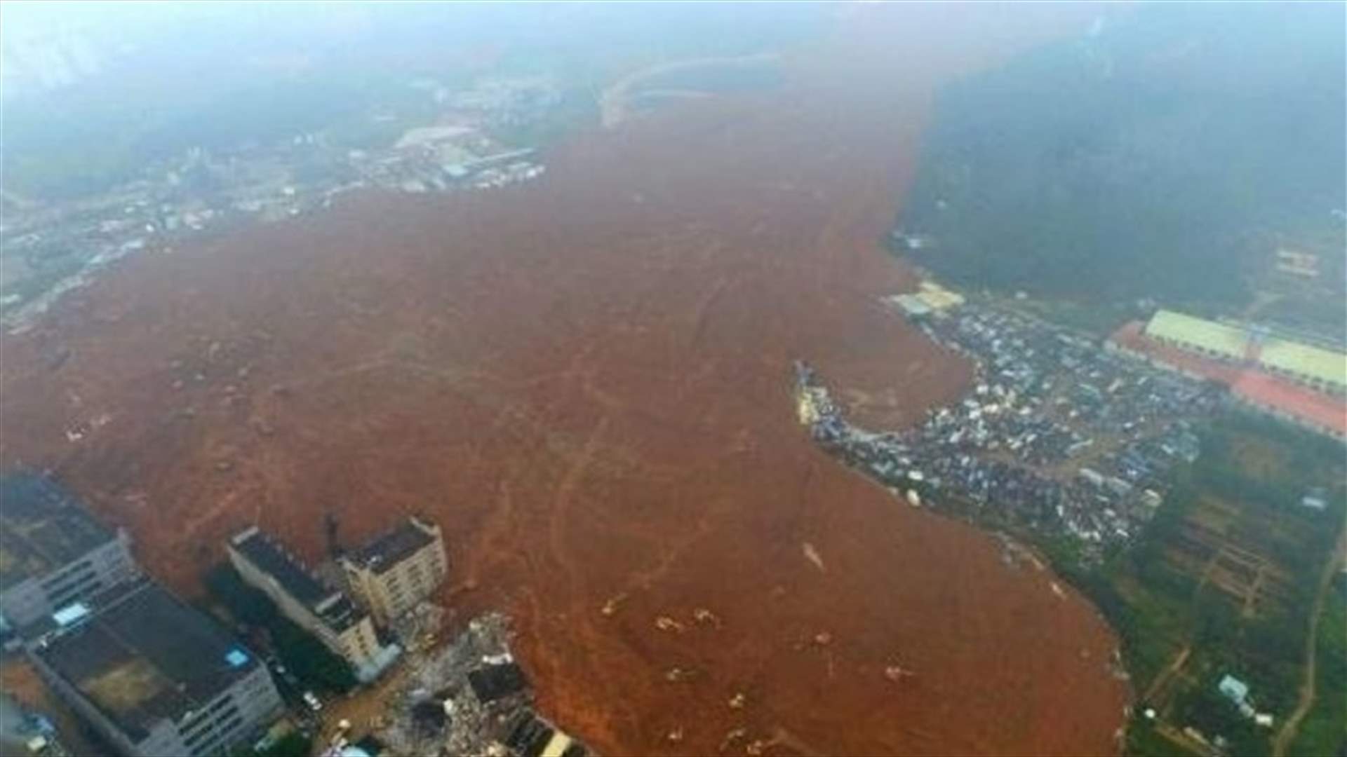 نحو مئة شخص طُمروا جراء انزلاق للتربة في الصين
