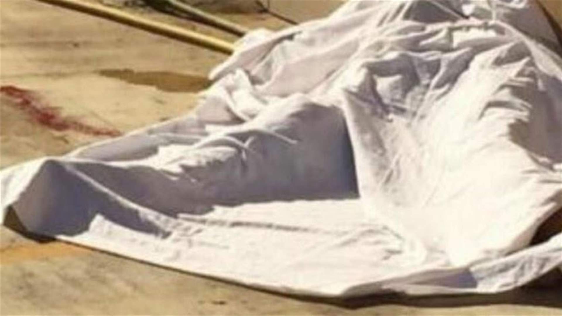 رمت بنفسها من الطابق الخامس بسبب اتصال هاتفي...