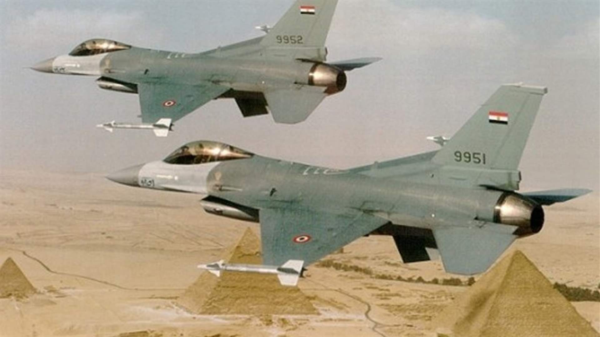 القوات الجوية المصرية تدمّر 12 سيارة تنقل اسلحة من ليبيا