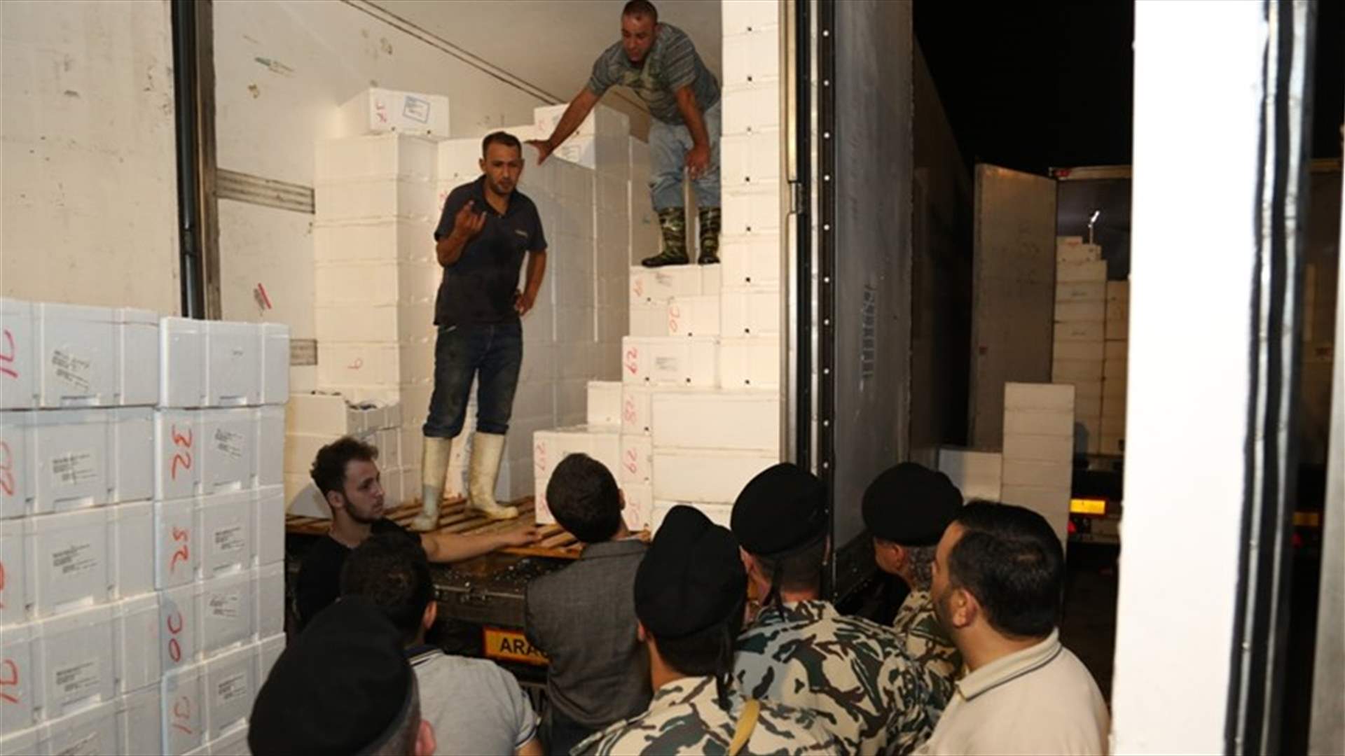 بالصور - ثلاثة أطنان من الاسماك الفاسدة...والتاجر بقبضة الأمن العام