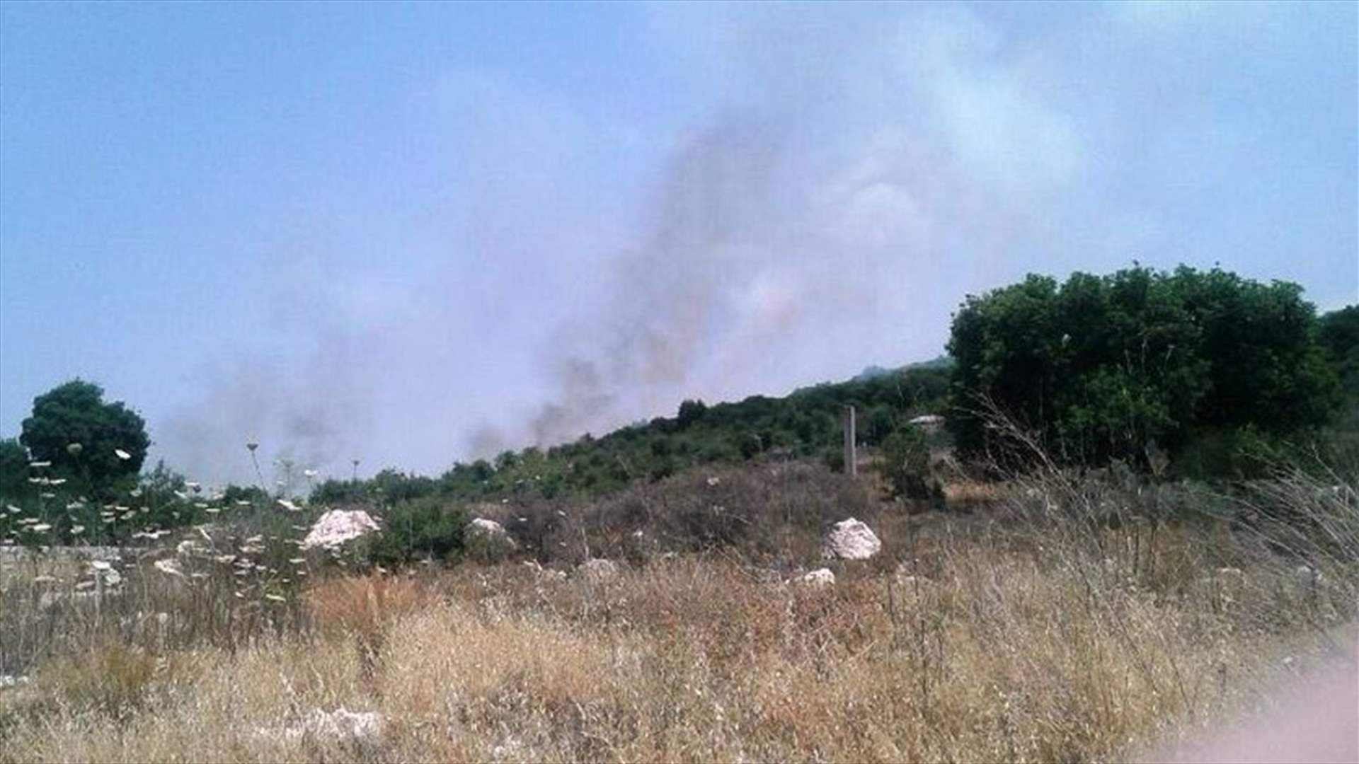 حريق كبير في احراج جبل القرنة في البترون